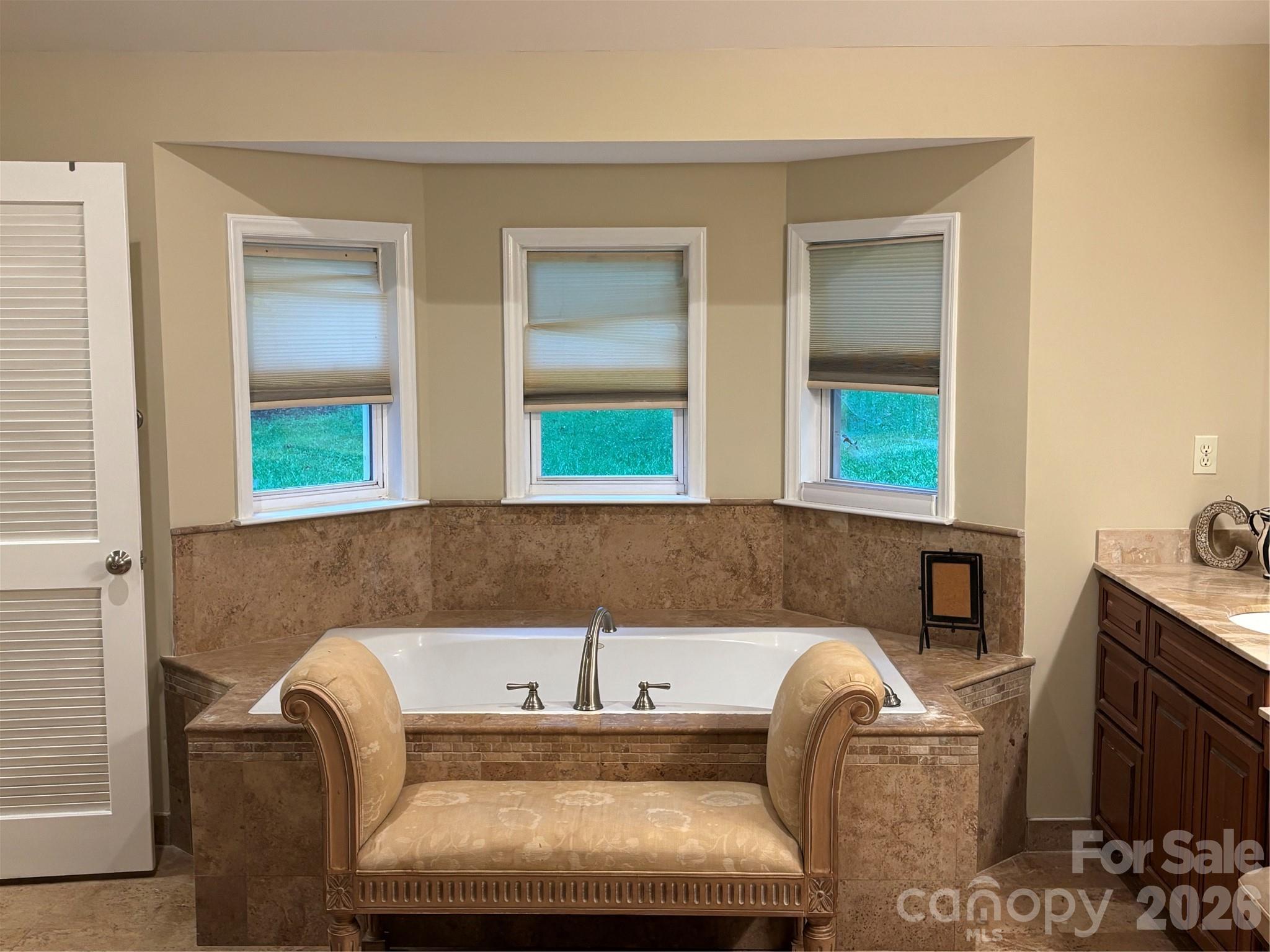 412 Brackenbury Lane — Charlotte