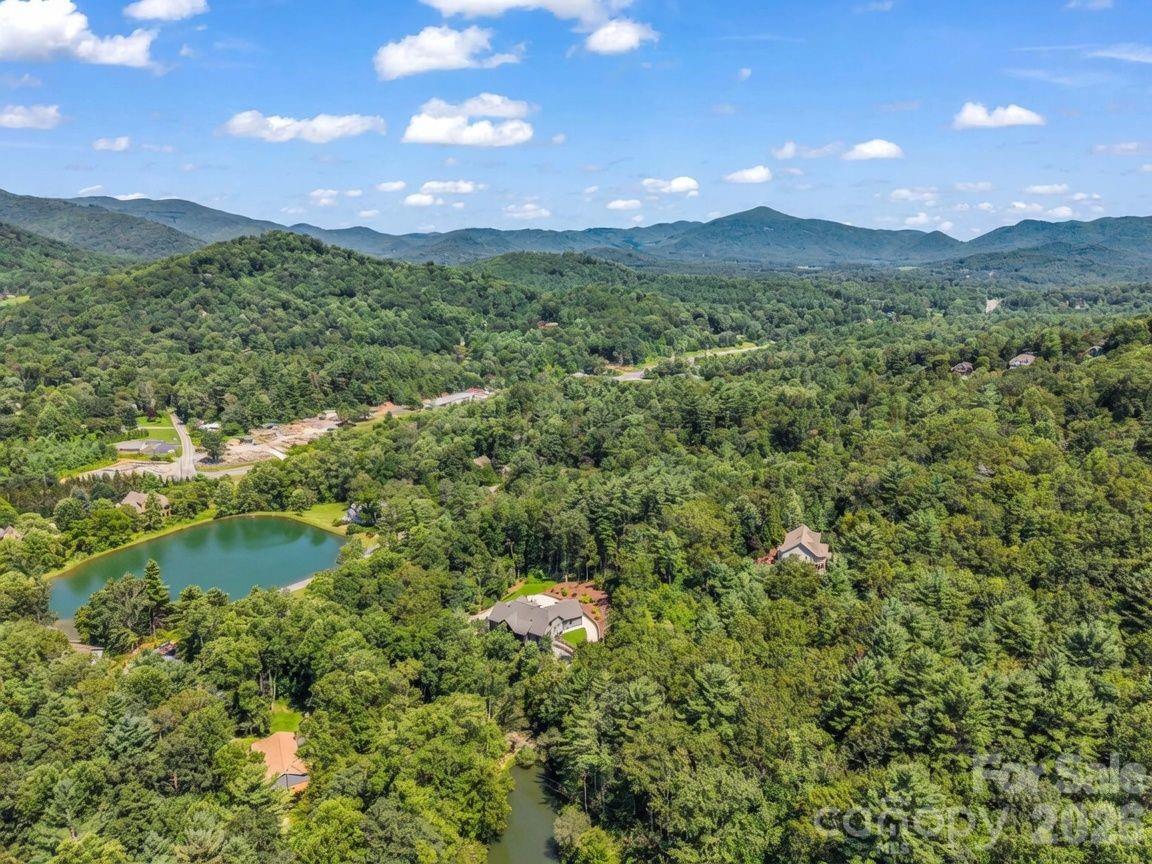 8 Lakeview Drive — Fairview