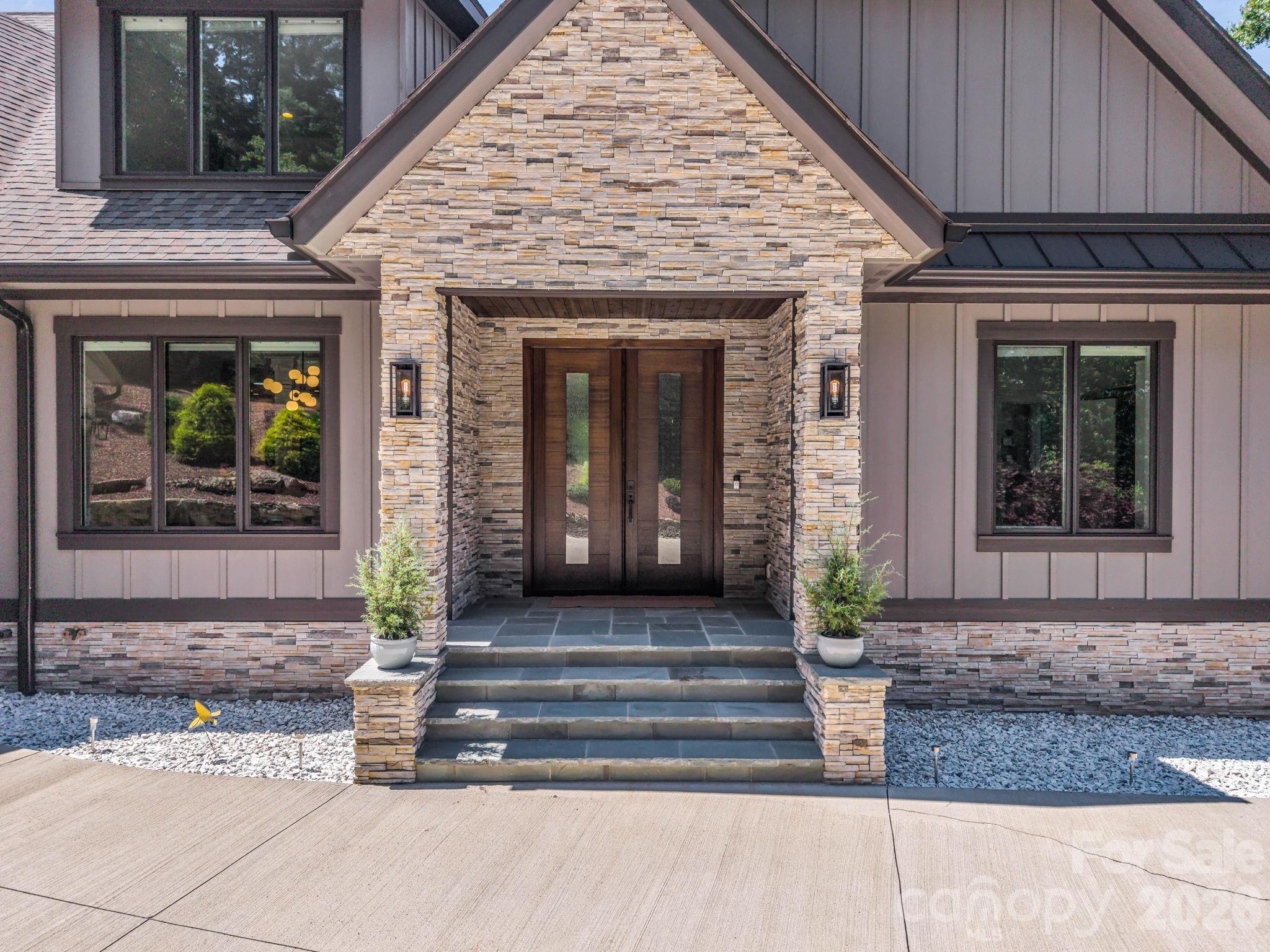 8 Lakeview Drive — Fairview