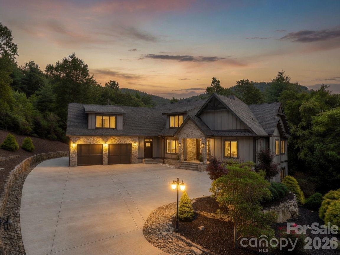 8 Lakeview Drive — Fairview