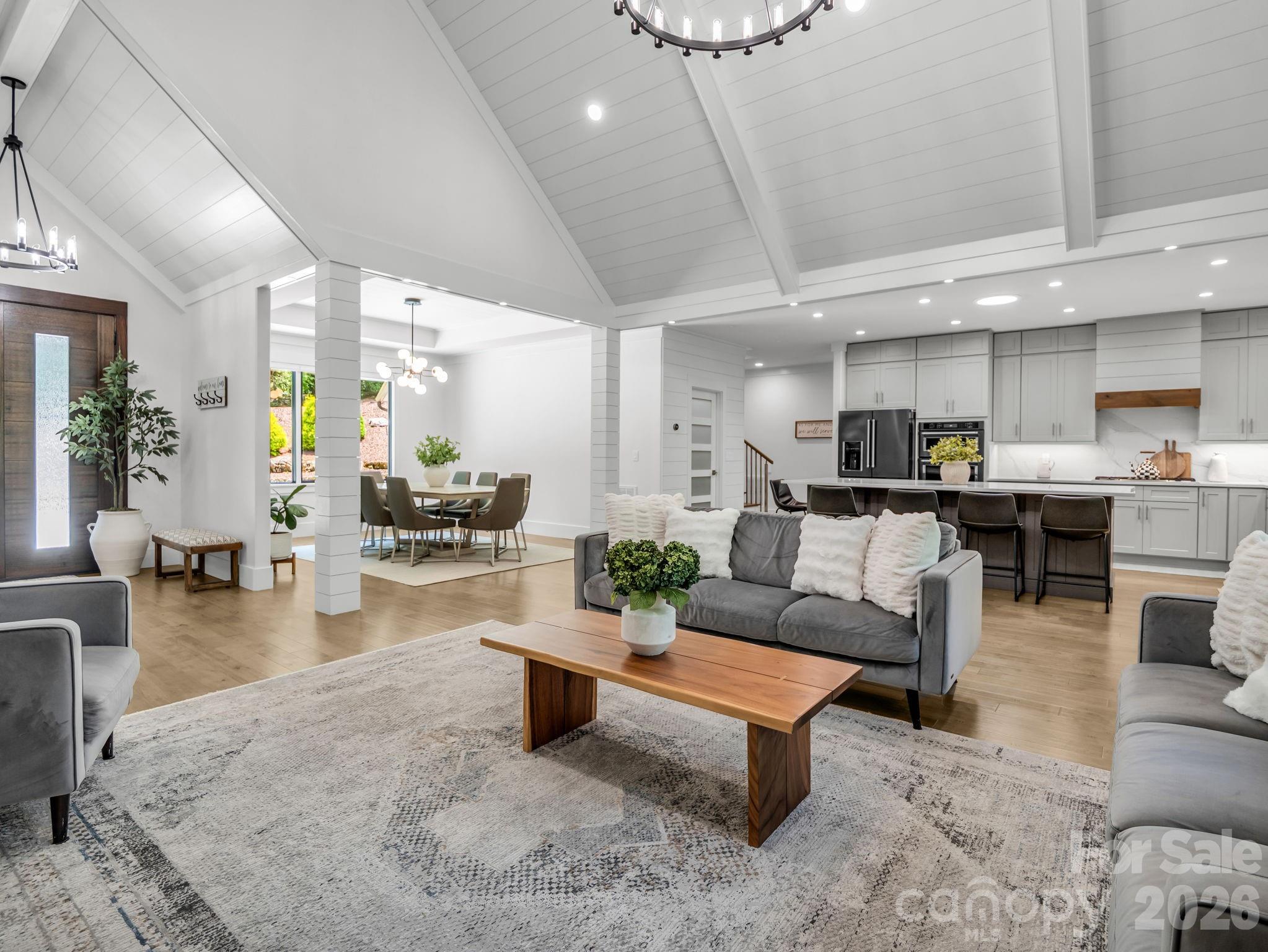 8 Lakeview Drive — Fairview