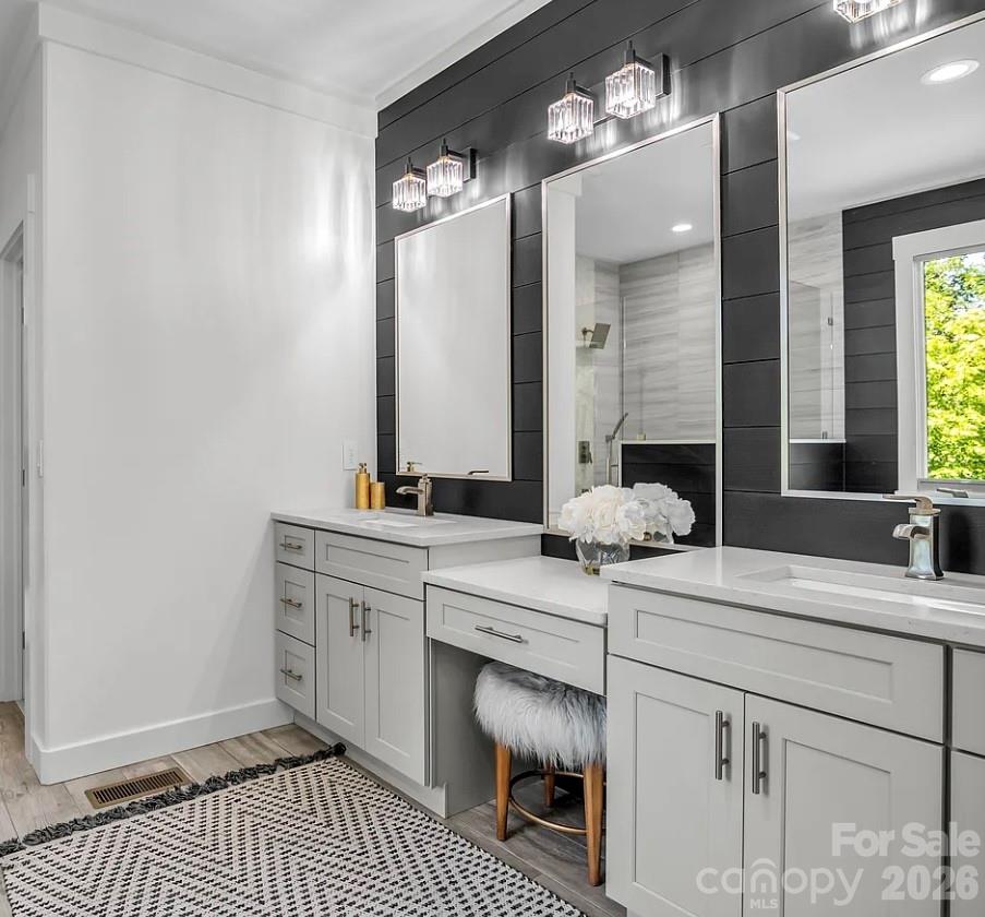 8 Lakeview Drive — Fairview
