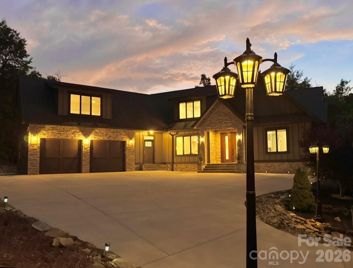 8 Lakeview Drive — Fairview