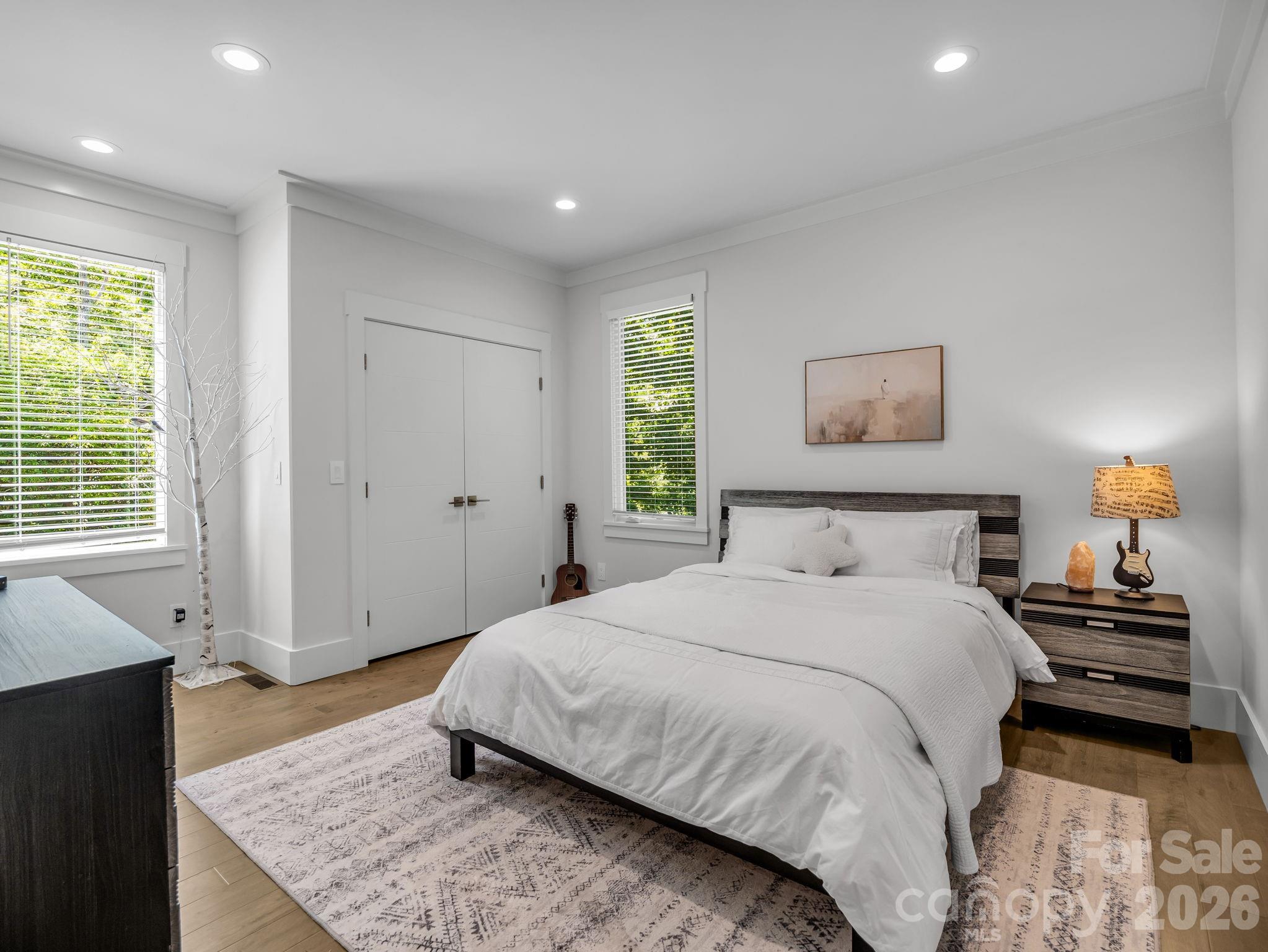 8 Lakeview Drive — Fairview