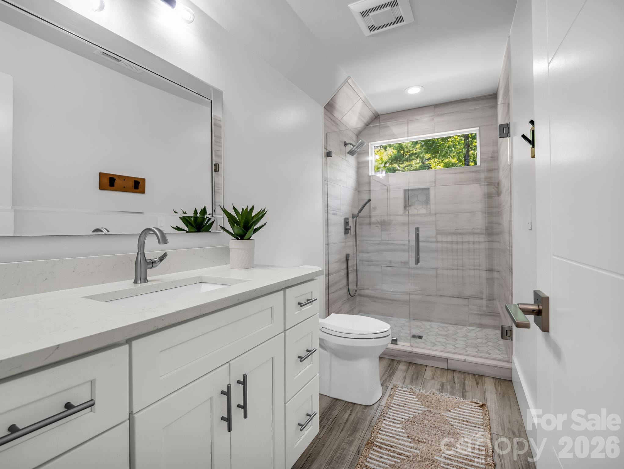 8 Lakeview Drive — Fairview