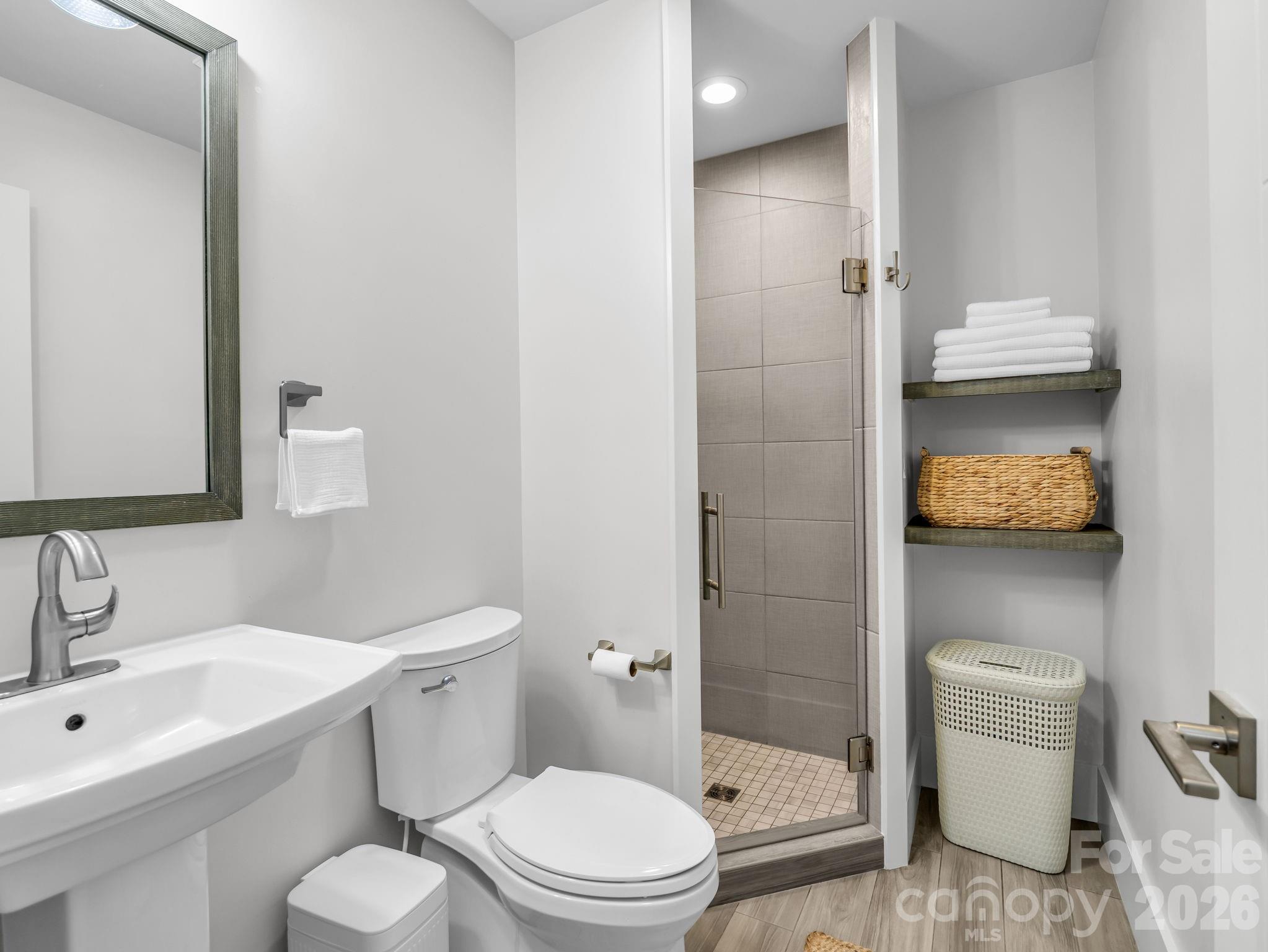 8 Lakeview Drive — Fairview