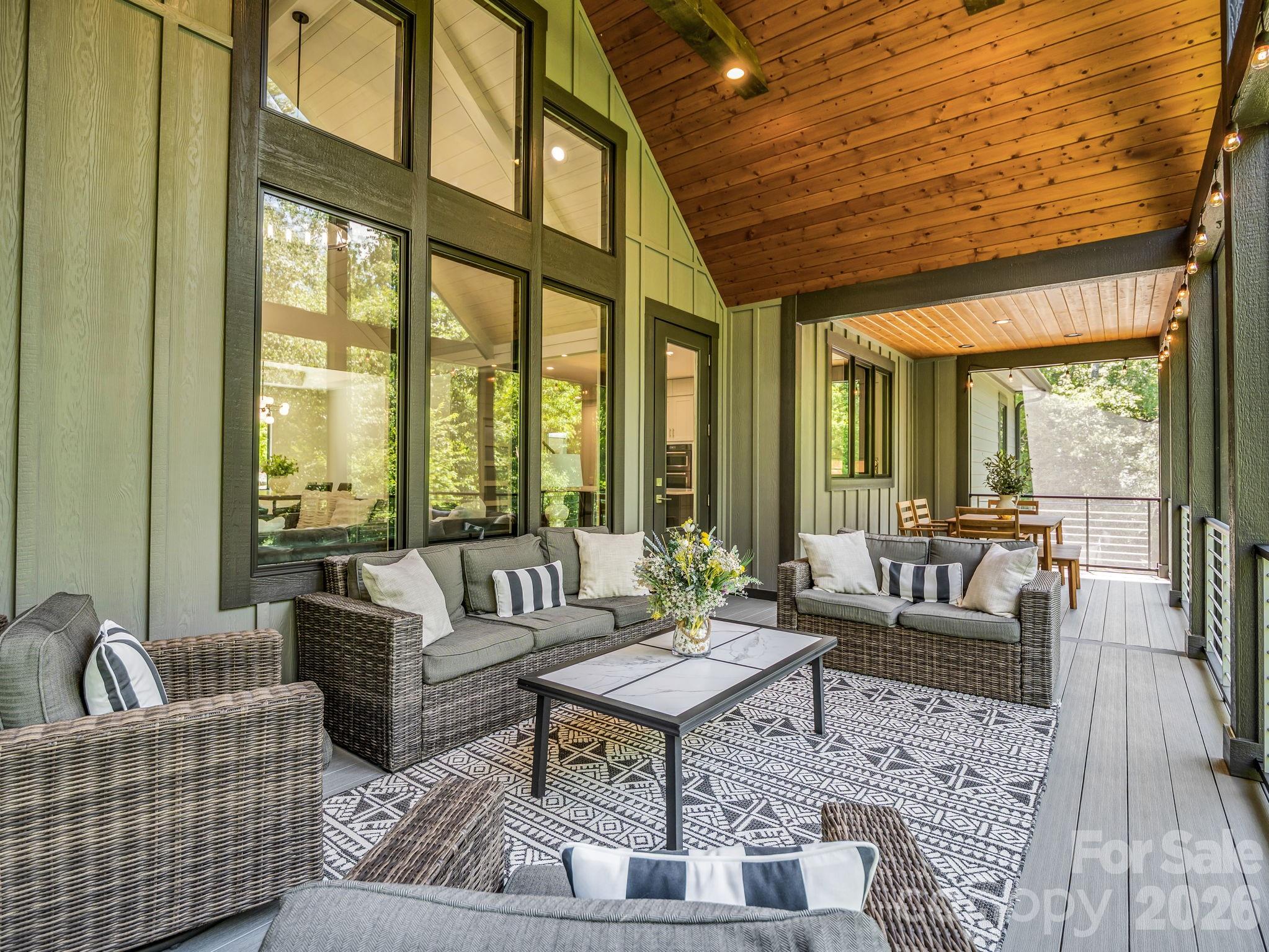 8 Lakeview Drive — Fairview