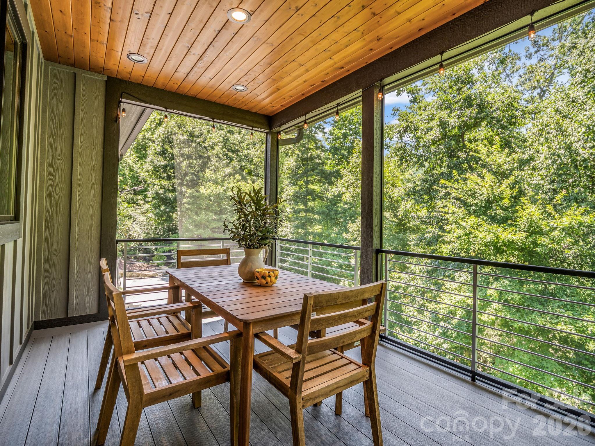 8 Lakeview Drive — Fairview