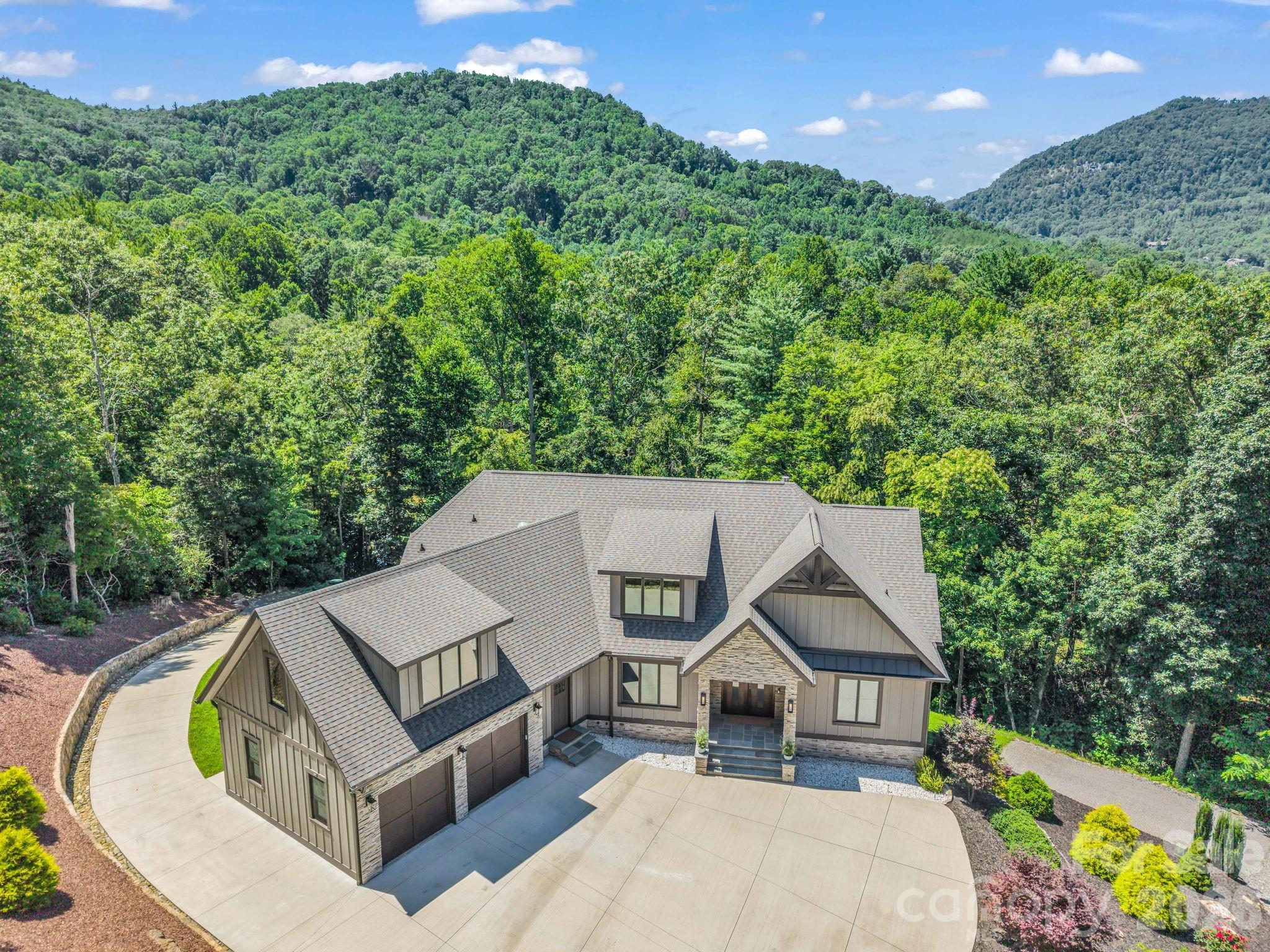 8 Lakeview Drive — Fairview