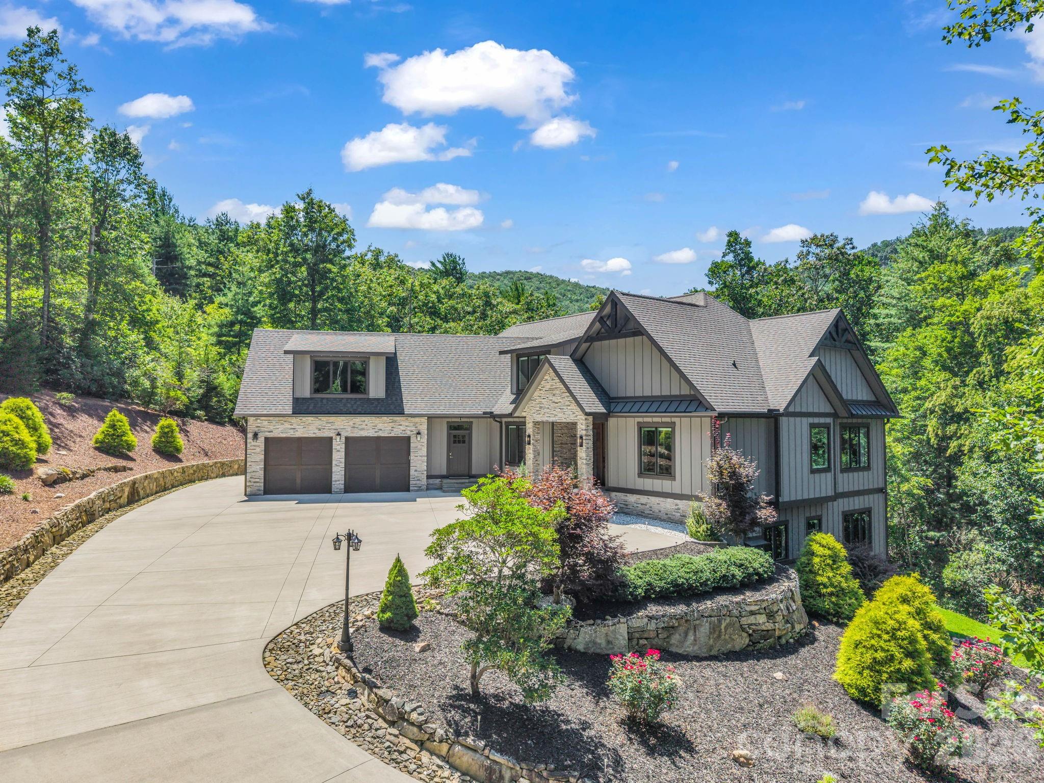 8 Lakeview Drive — Fairview