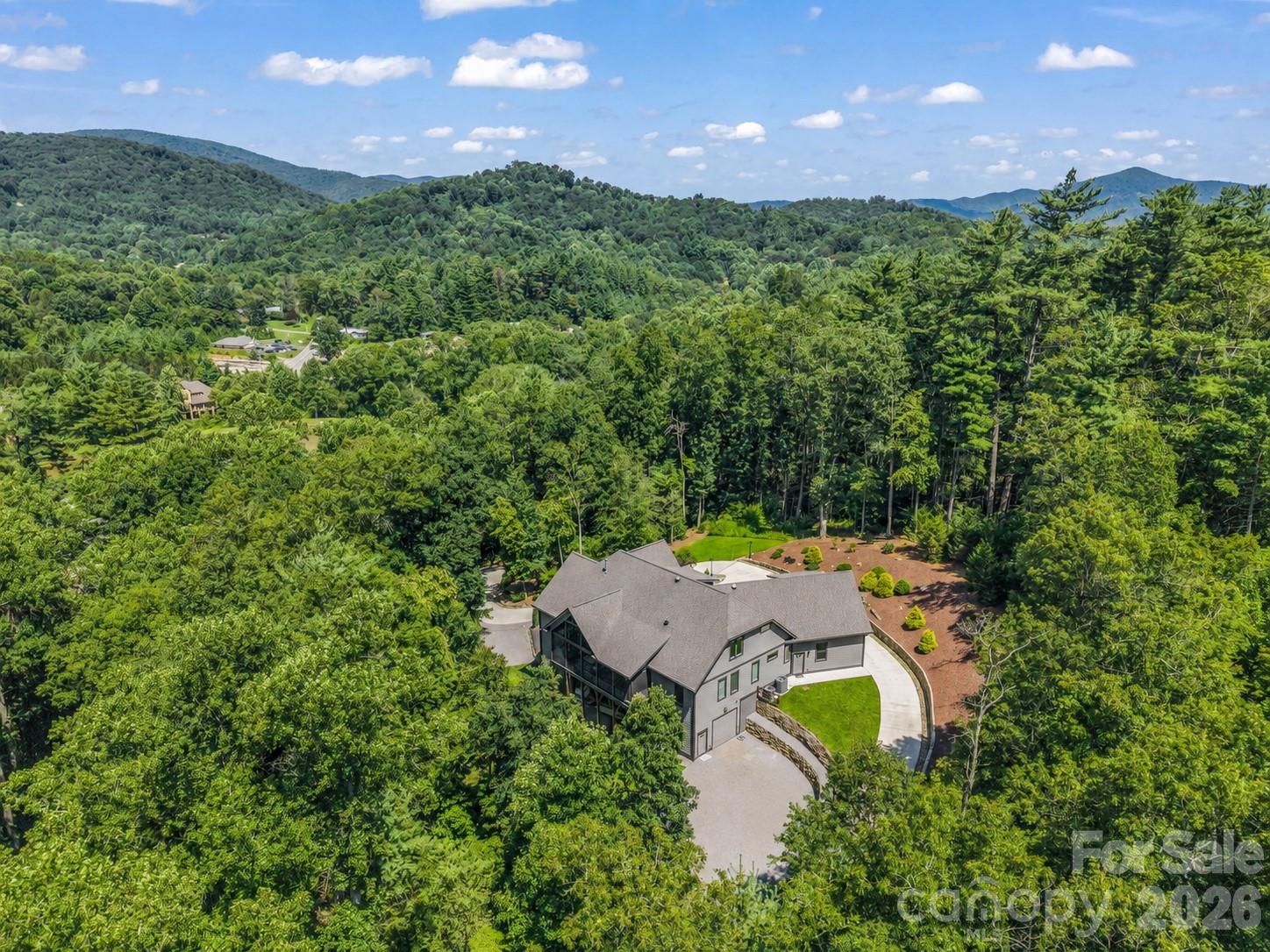 8 Lakeview Drive — Fairview