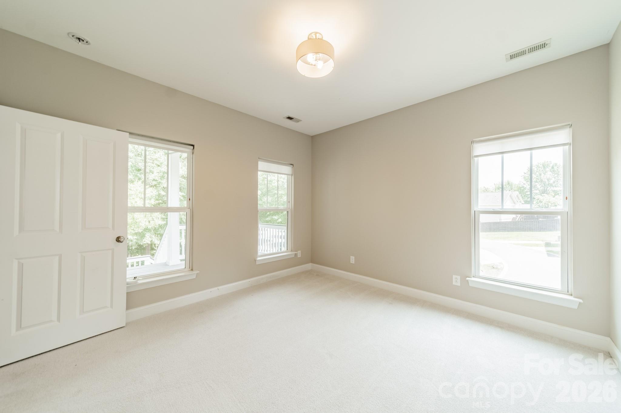 10236 Vanguard Parkway — Huntersville