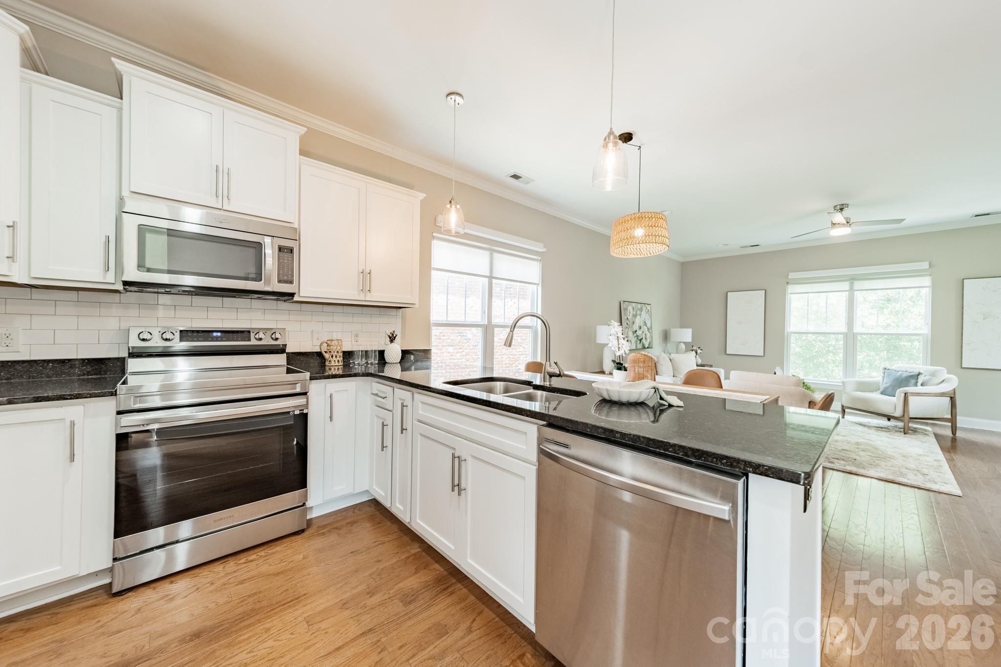 10236 Vanguard Parkway — Huntersville
