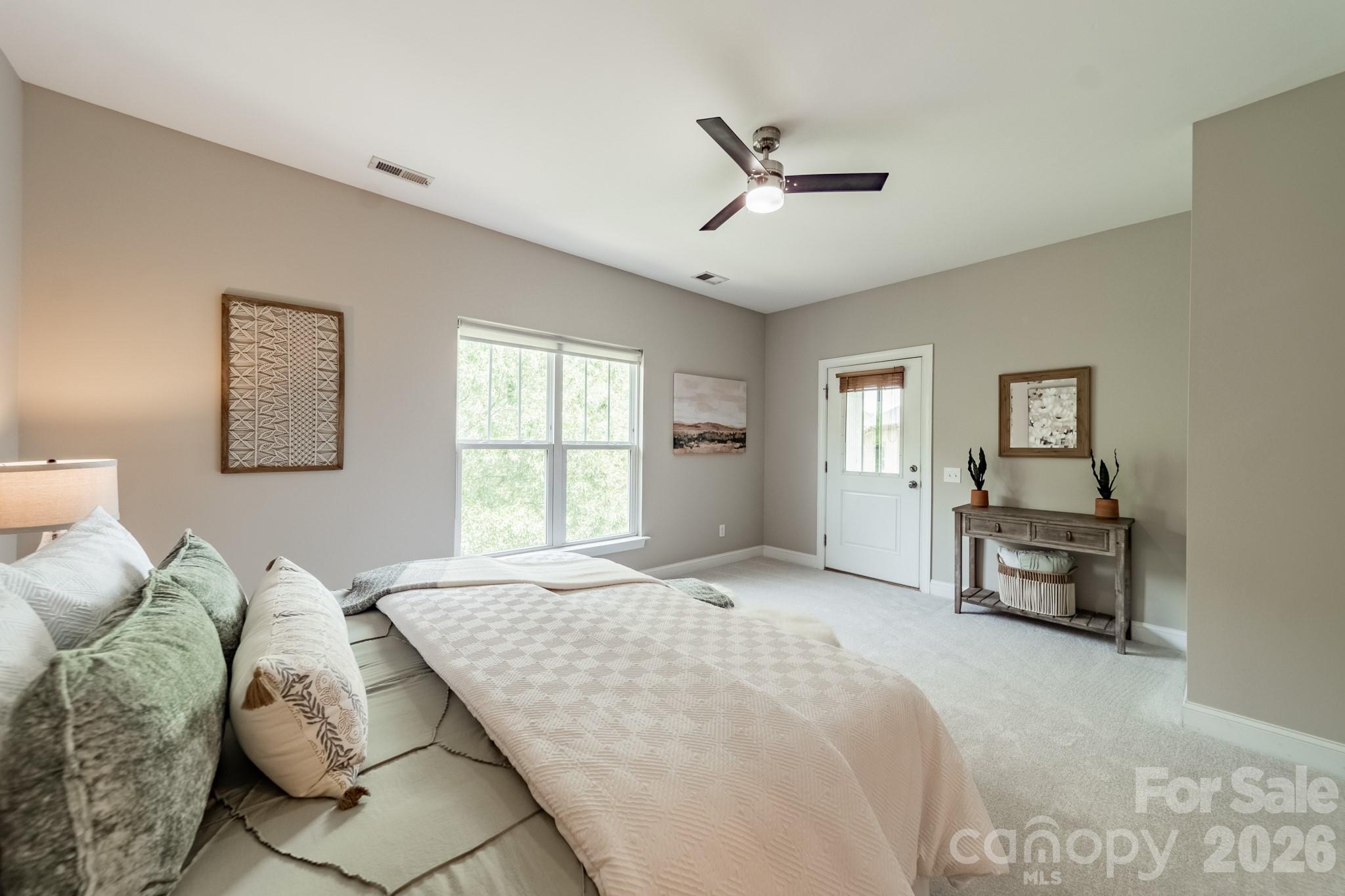 10236 Vanguard Parkway — Huntersville