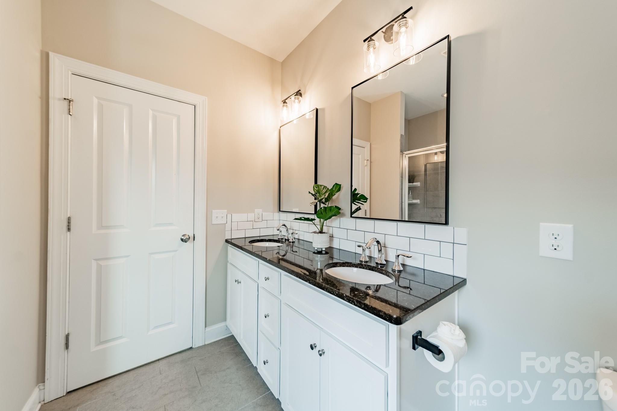 10236 Vanguard Parkway — Huntersville