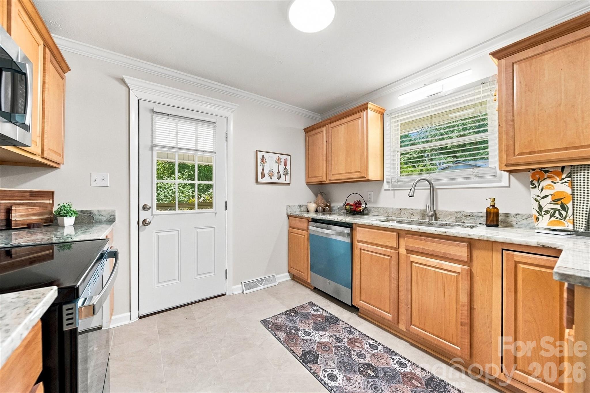 1518 11th Street NW — Hickory
