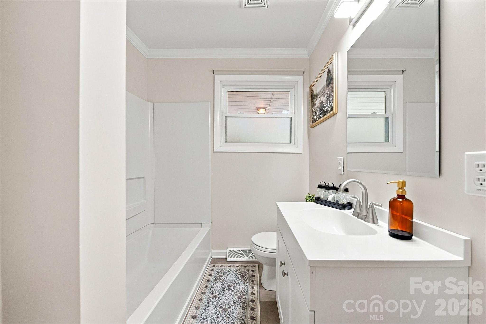 1518 11th Street NW — Hickory