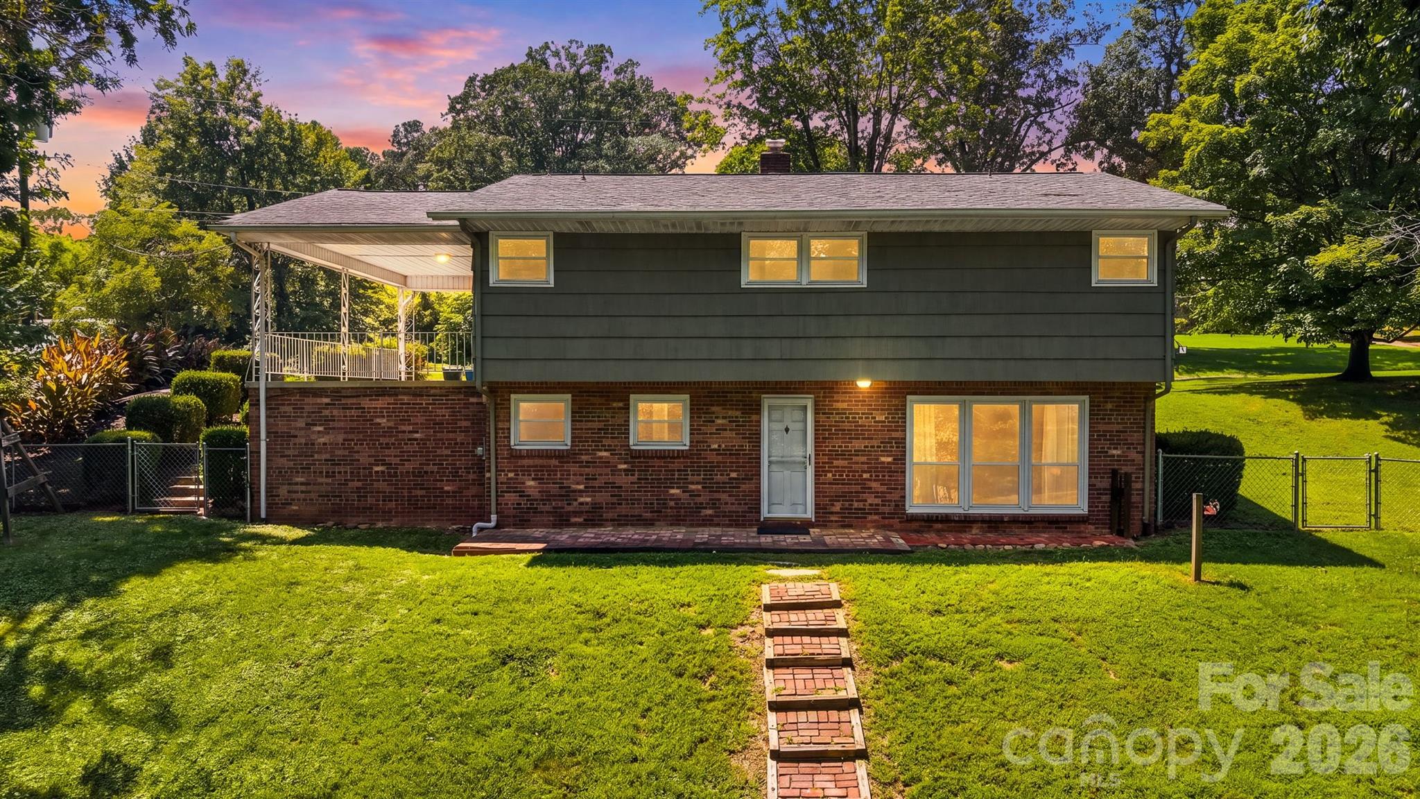 1518 11th Street NW — Hickory