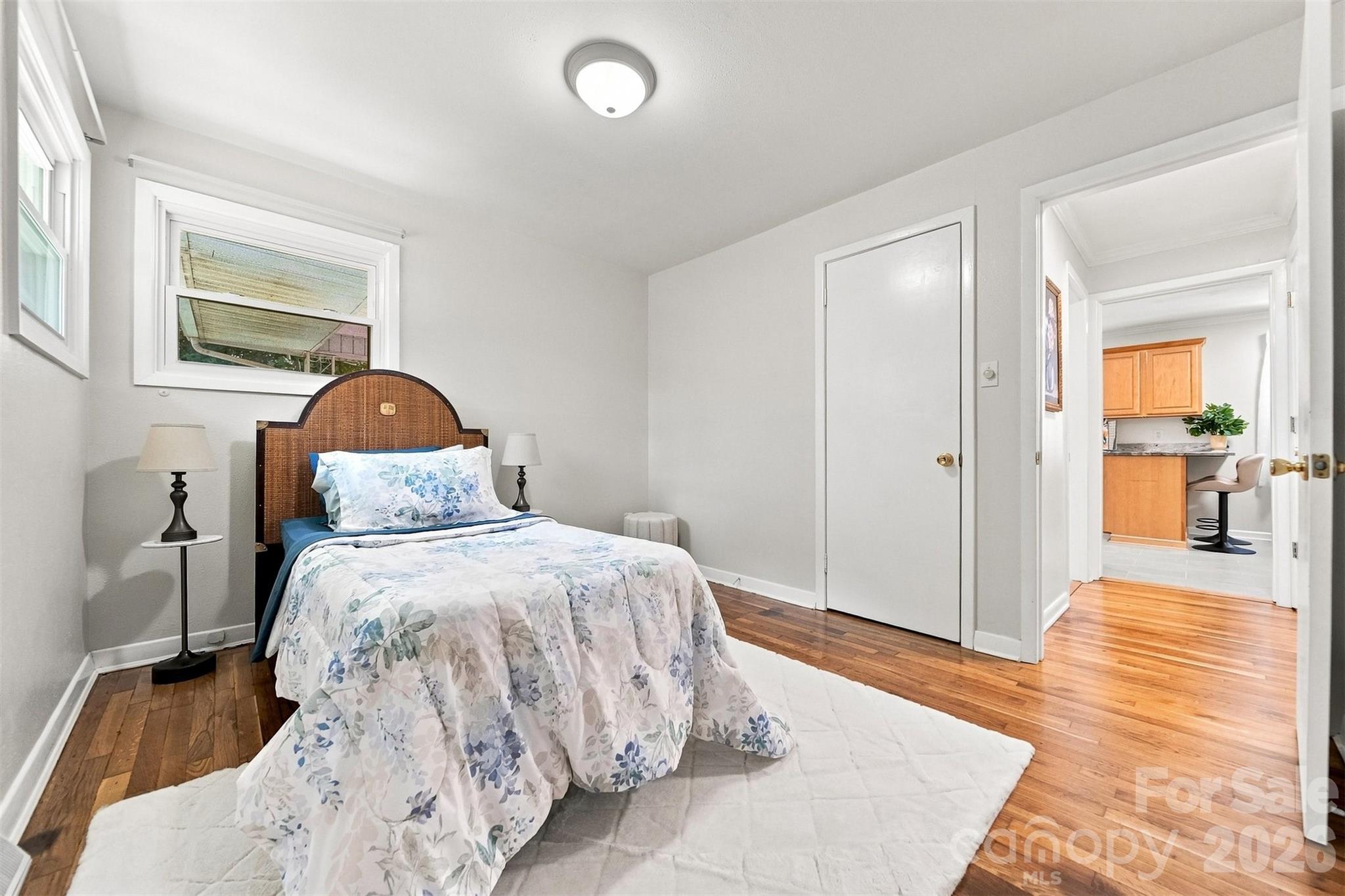 1518 11th Street NW — Hickory