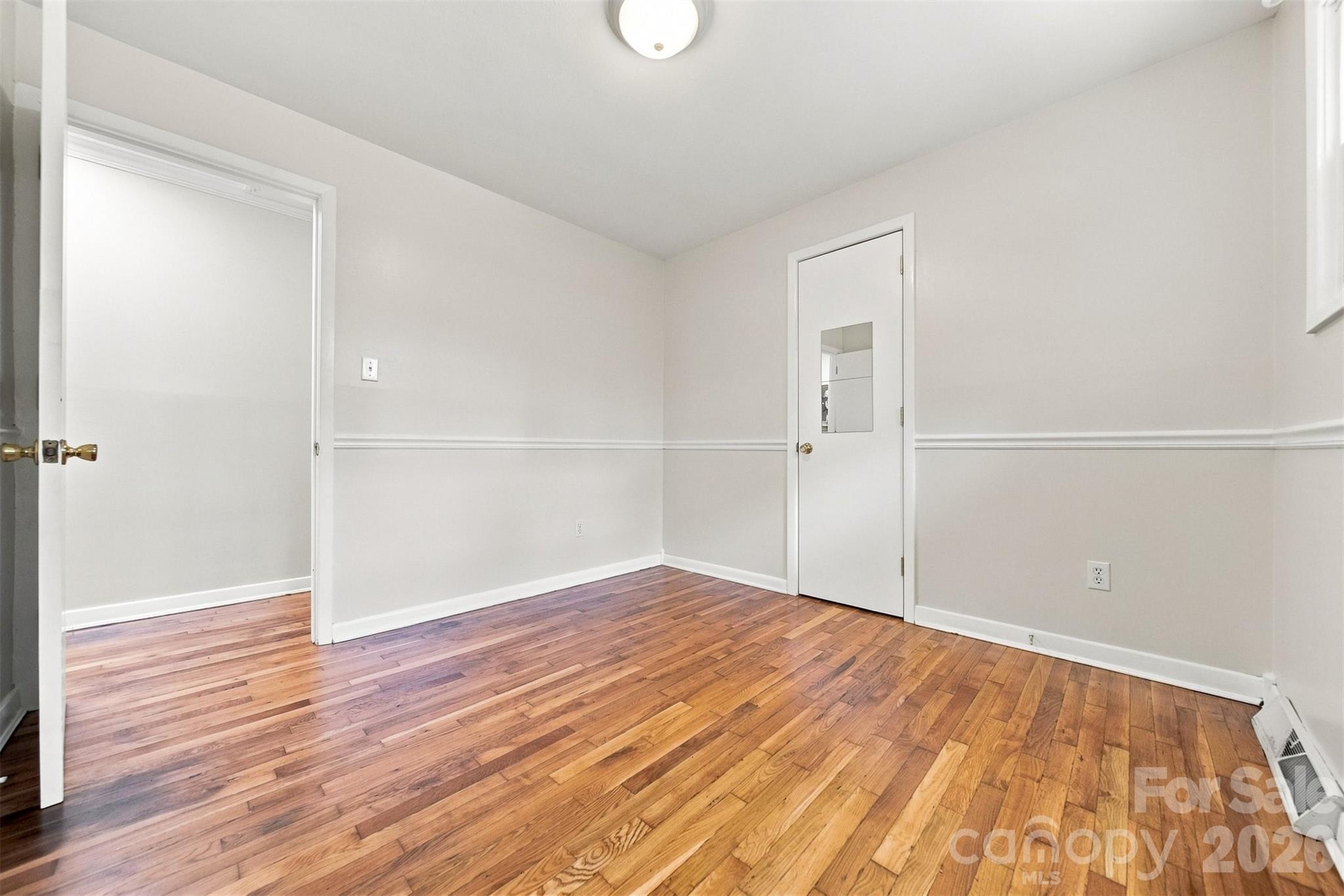 1518 11th Street NW — Hickory