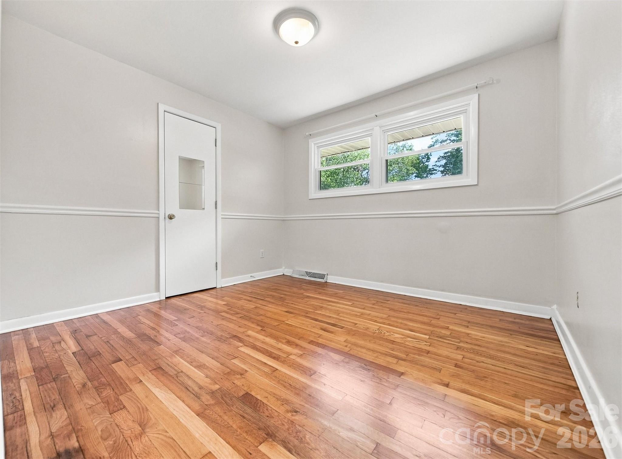 1518 11th Street NW — Hickory