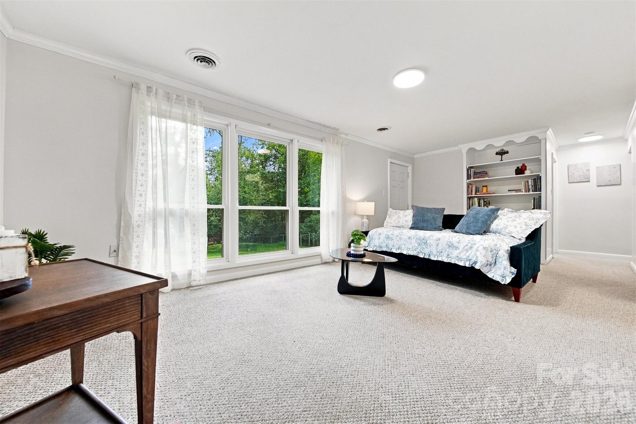 1518 11th Street NW — Hickory