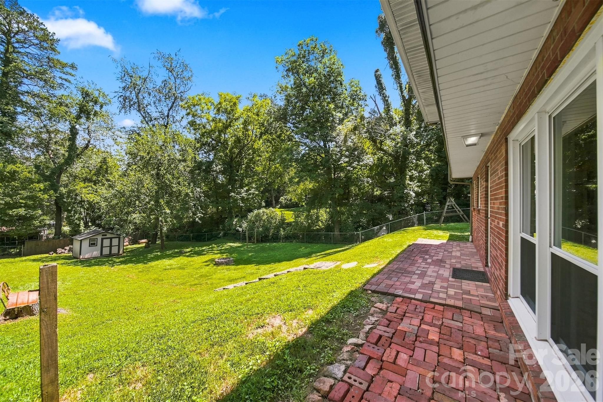 1518 11th Street NW — Hickory