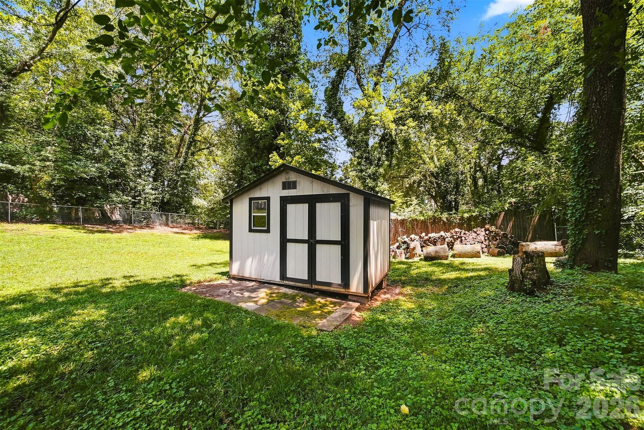 1518 11th Street NW — Hickory