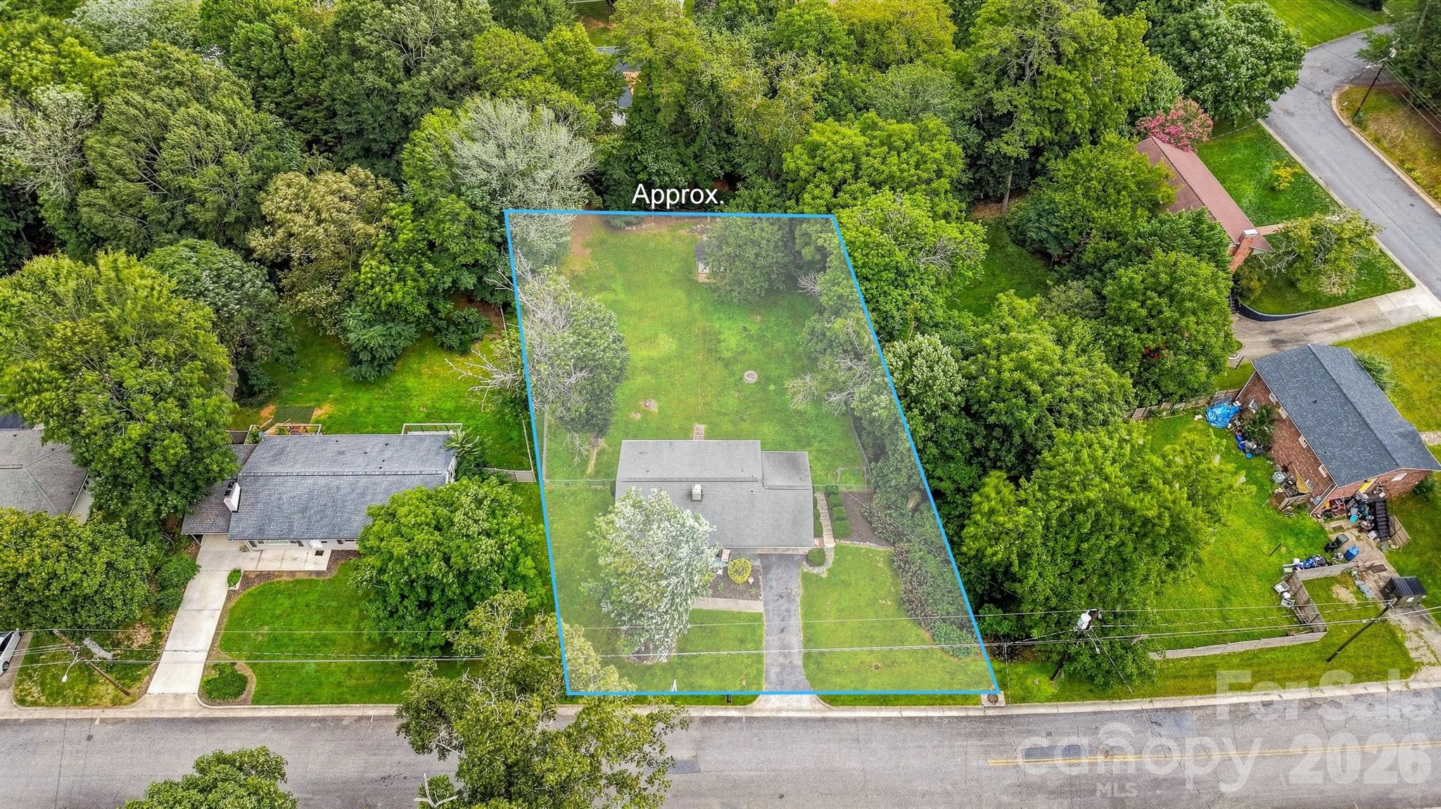 1518 11th Street NW — Hickory
