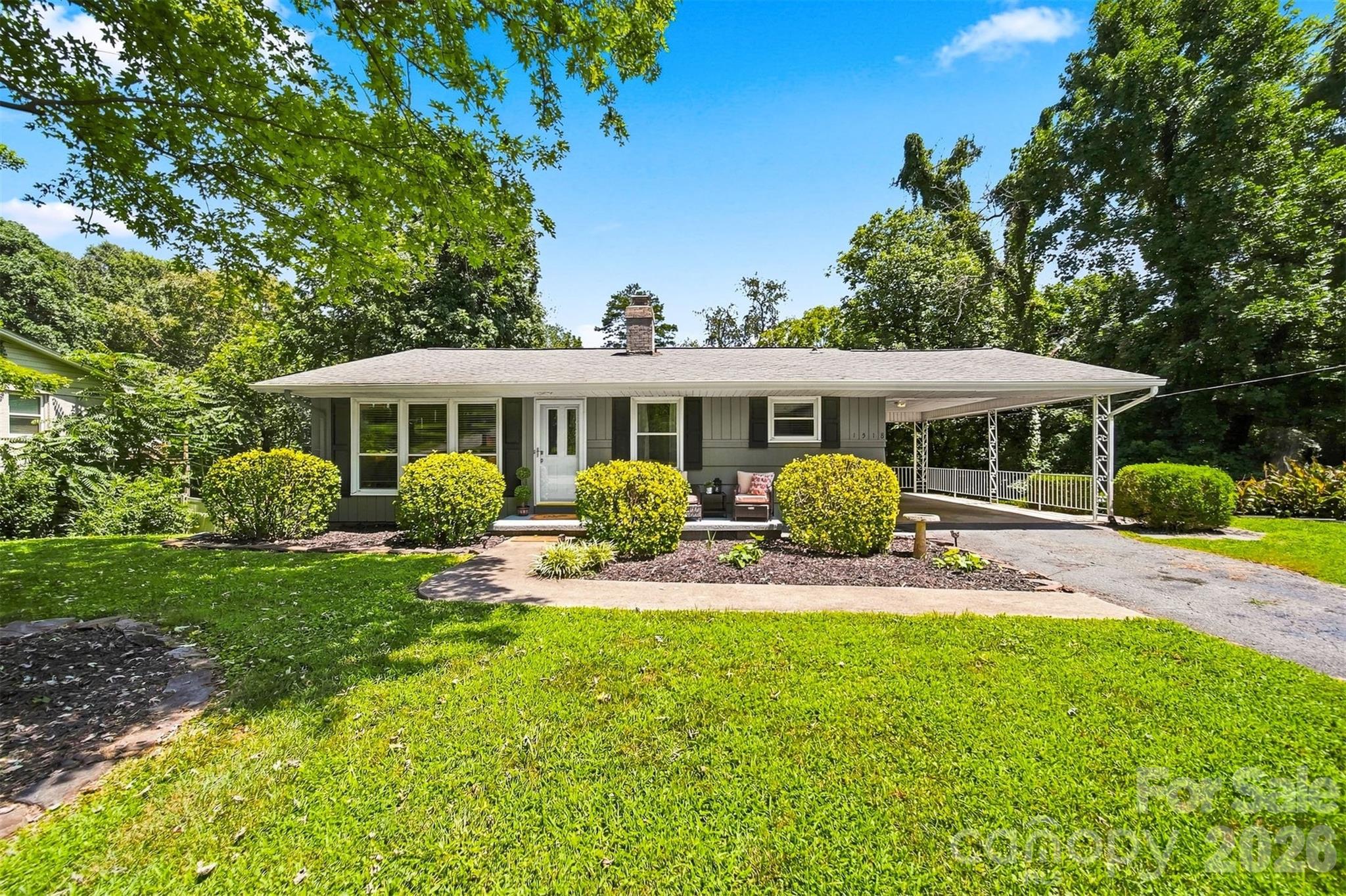 1518 11th Street NW — Hickory