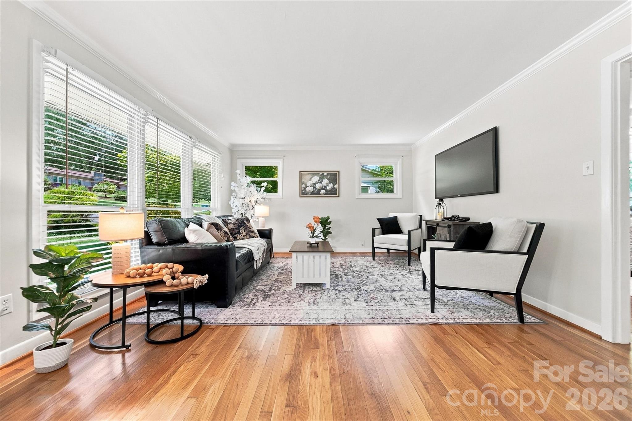 1518 11th Street NW — Hickory