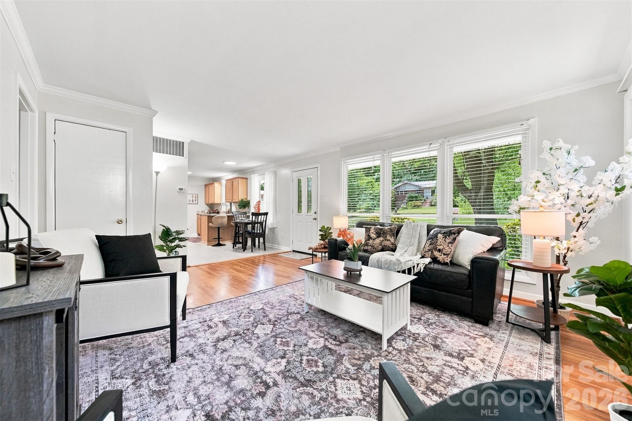 1518 11th Street NW — Hickory