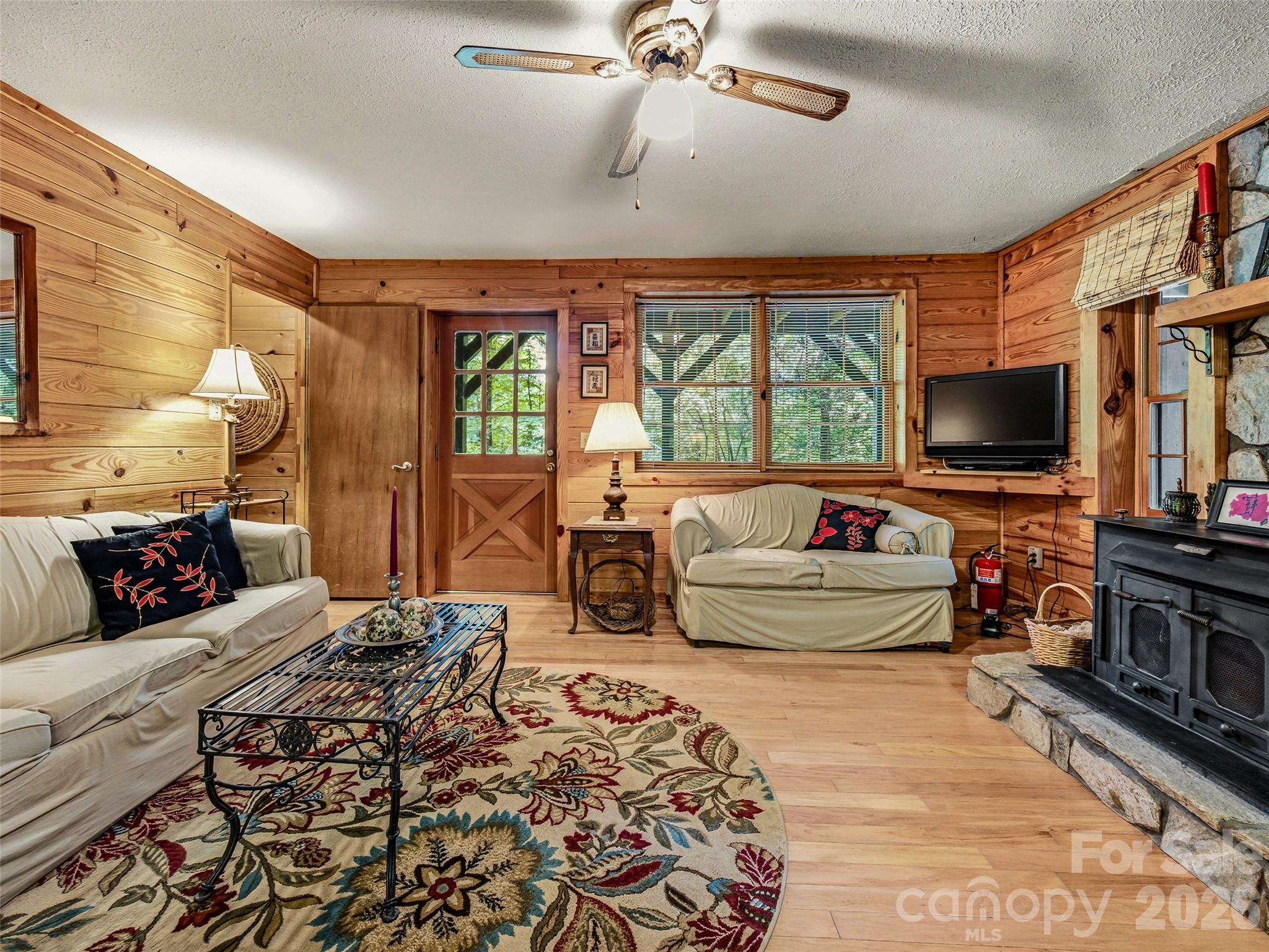696 Top Of The Mountain Road — Hendersonville