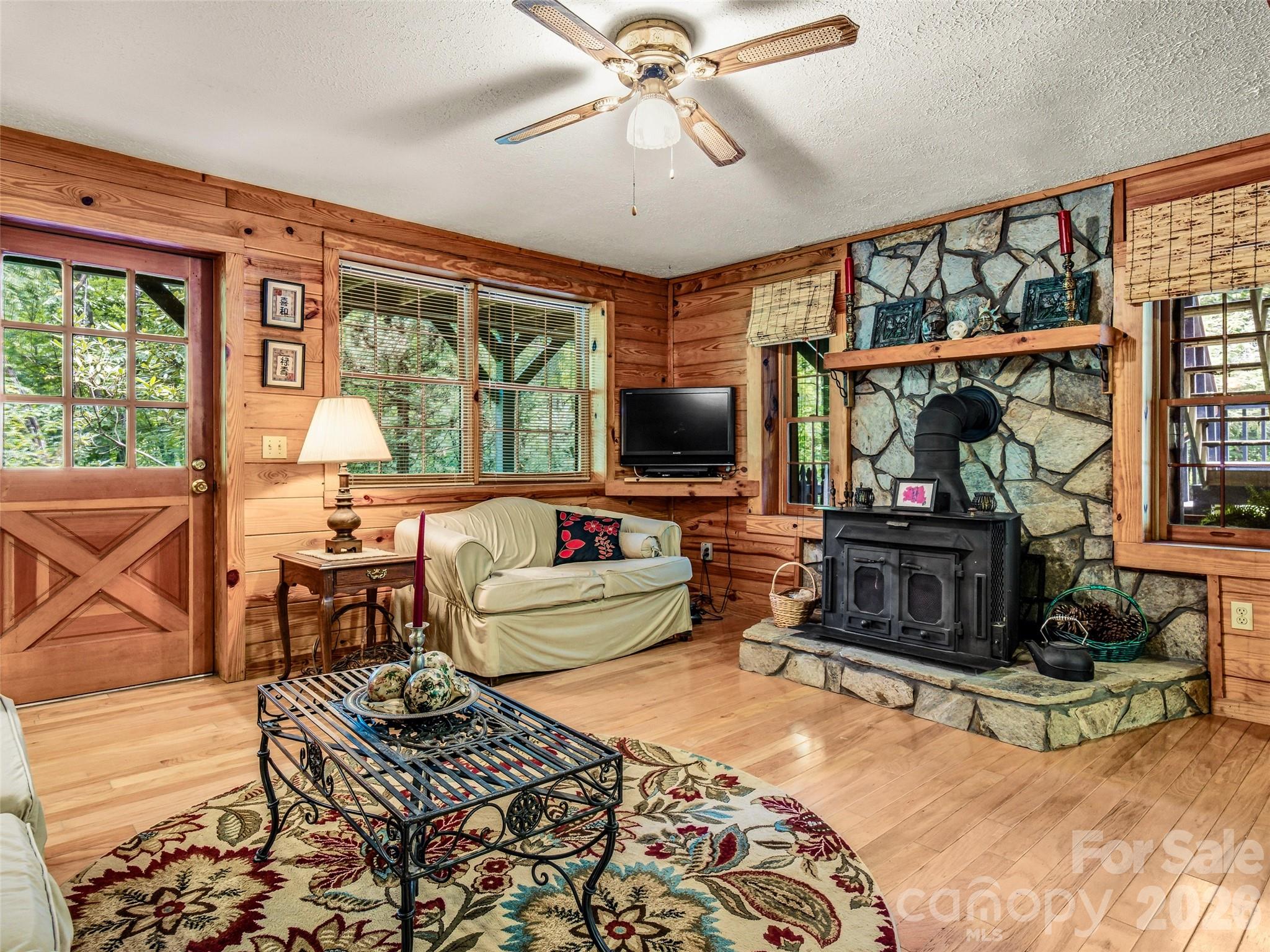 696 Top Of The Mountain Road — Hendersonville
