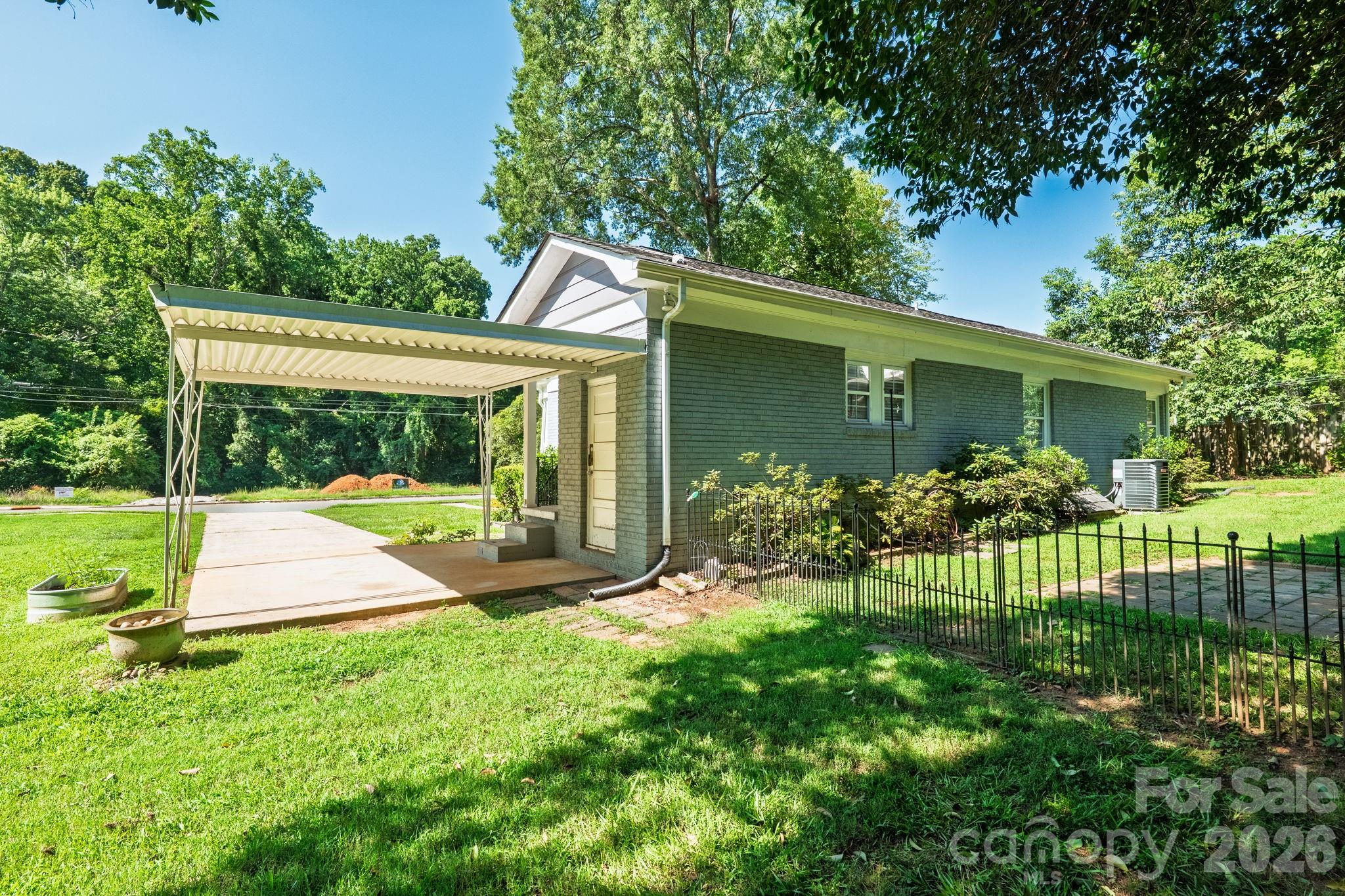 1323 Carolyn Drive — Charlotte