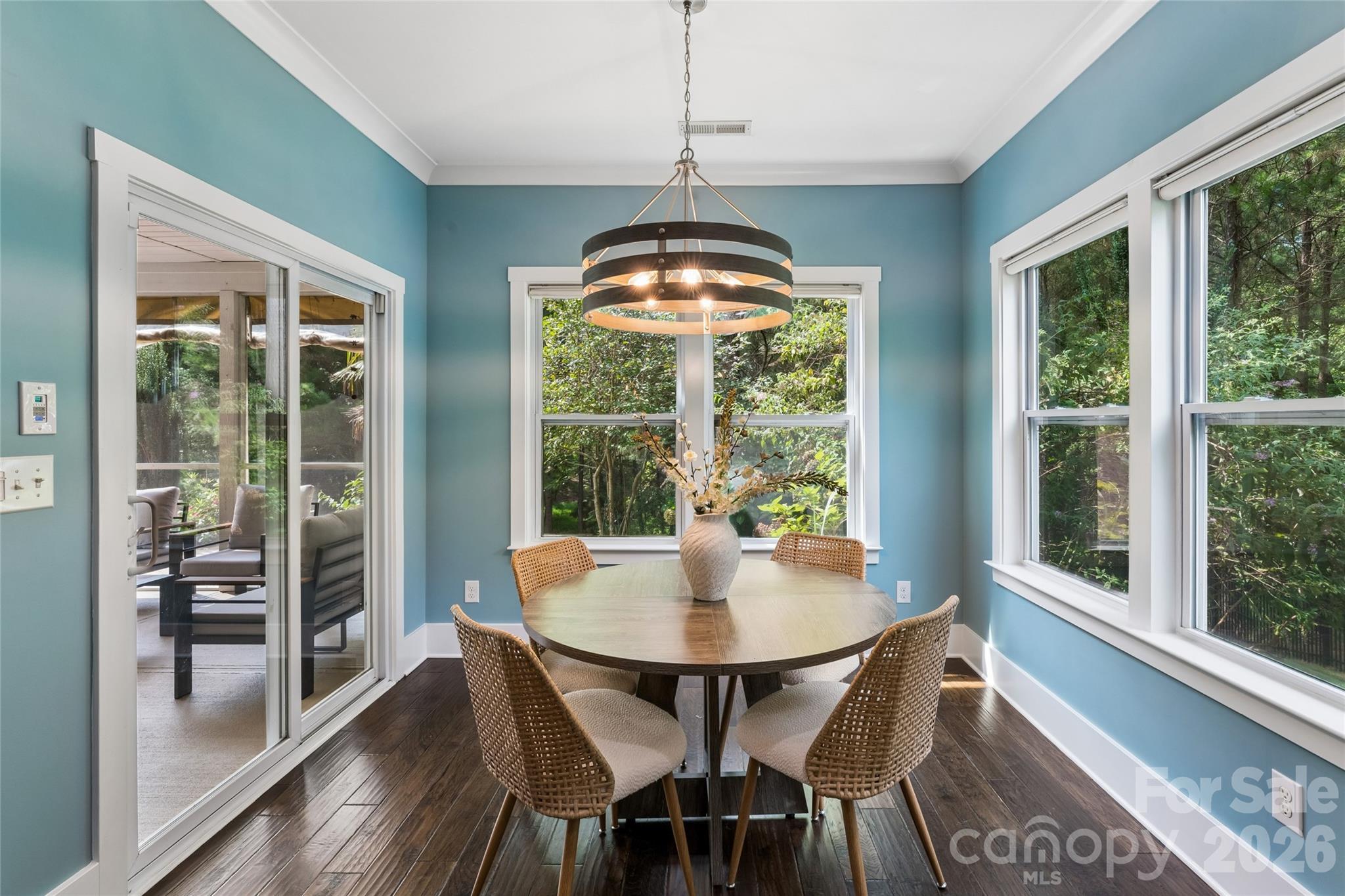 10177 Lakeshore Drive — Lancaster