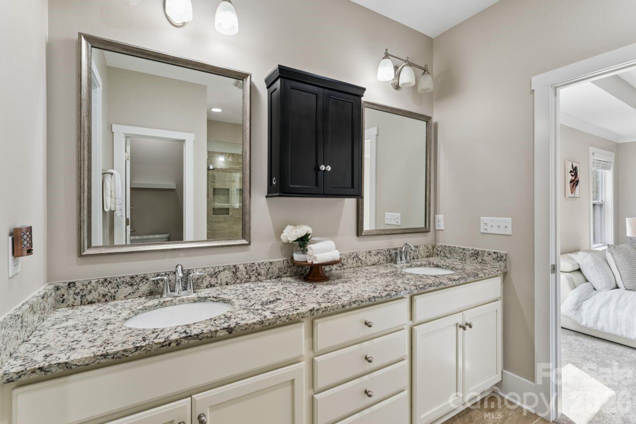 10177 Lakeshore Drive — Lancaster