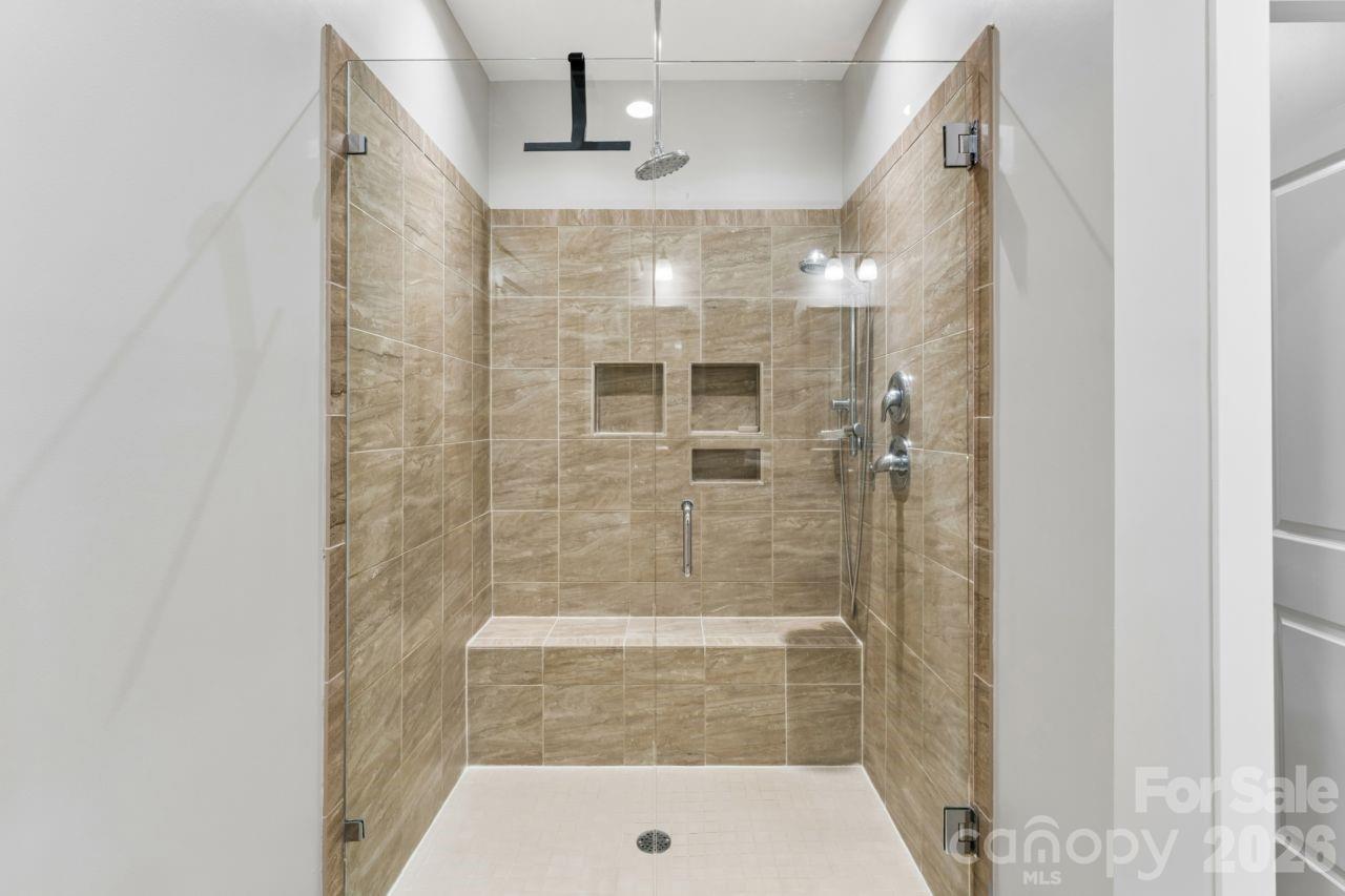 10177 Lakeshore Drive — Lancaster