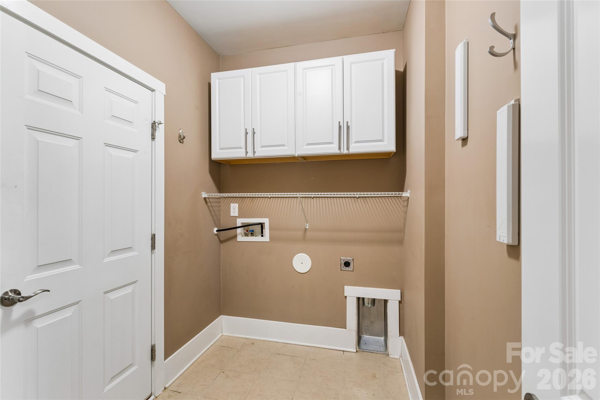 10177 Lakeshore Drive — Lancaster