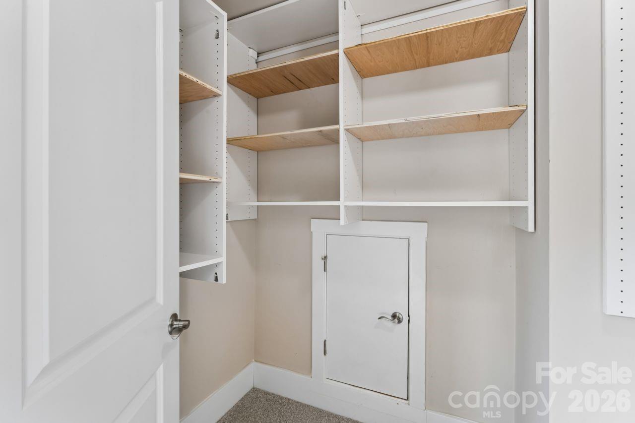 10177 Lakeshore Drive — Lancaster