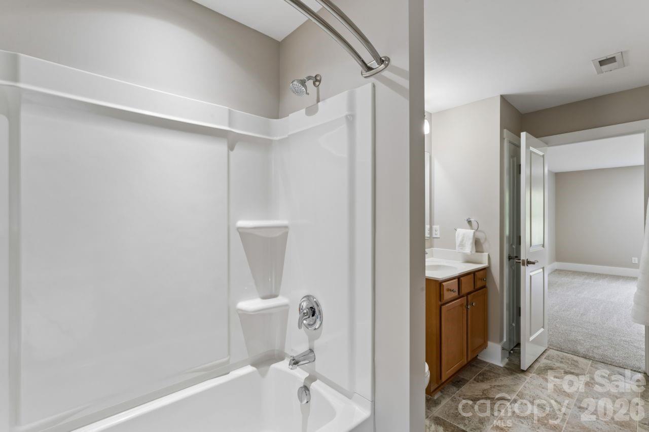 10177 Lakeshore Drive — Lancaster