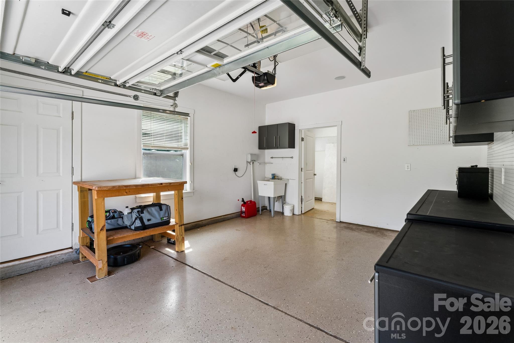 10177 Lakeshore Drive — Lancaster