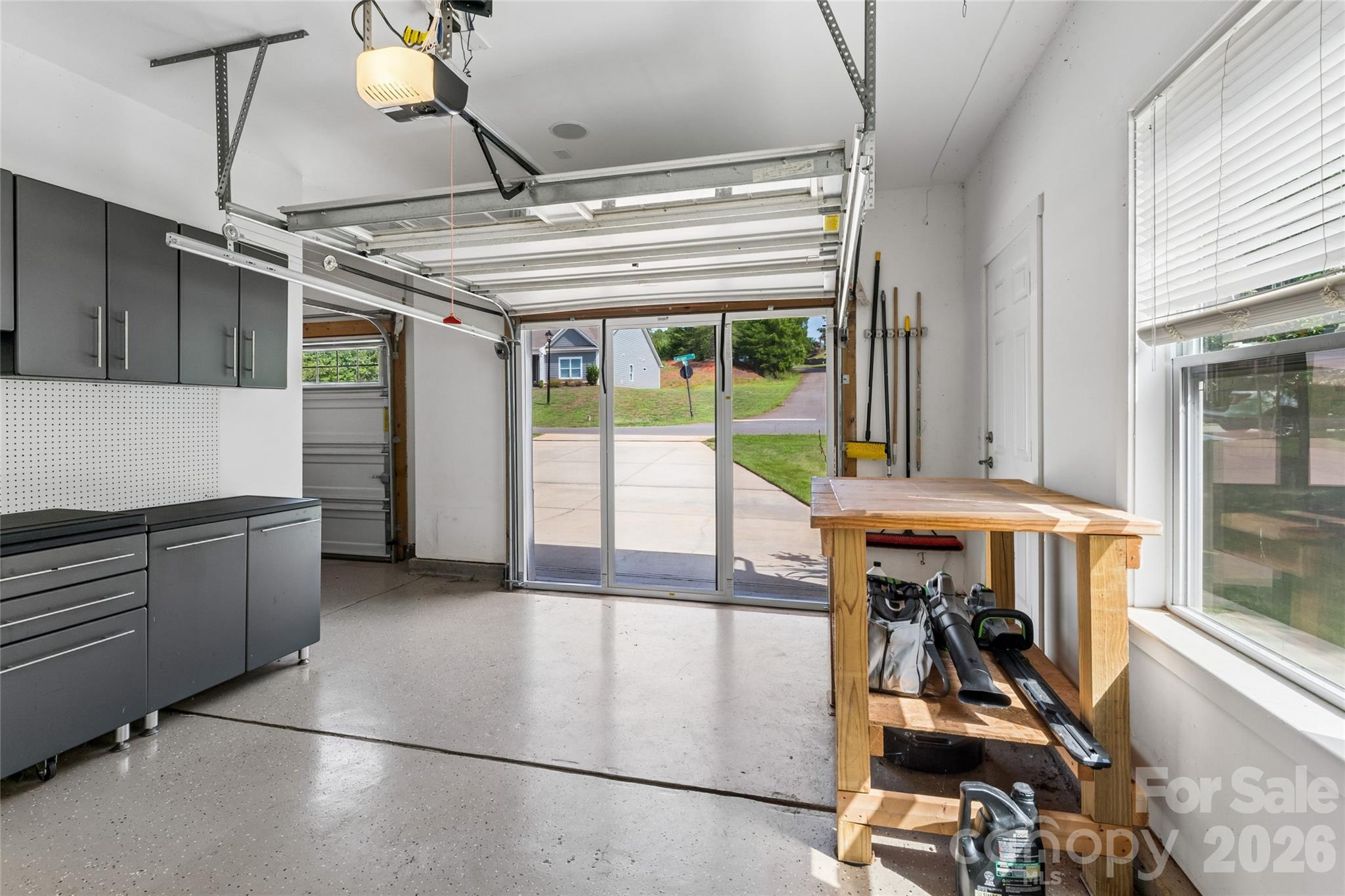10177 Lakeshore Drive — Lancaster