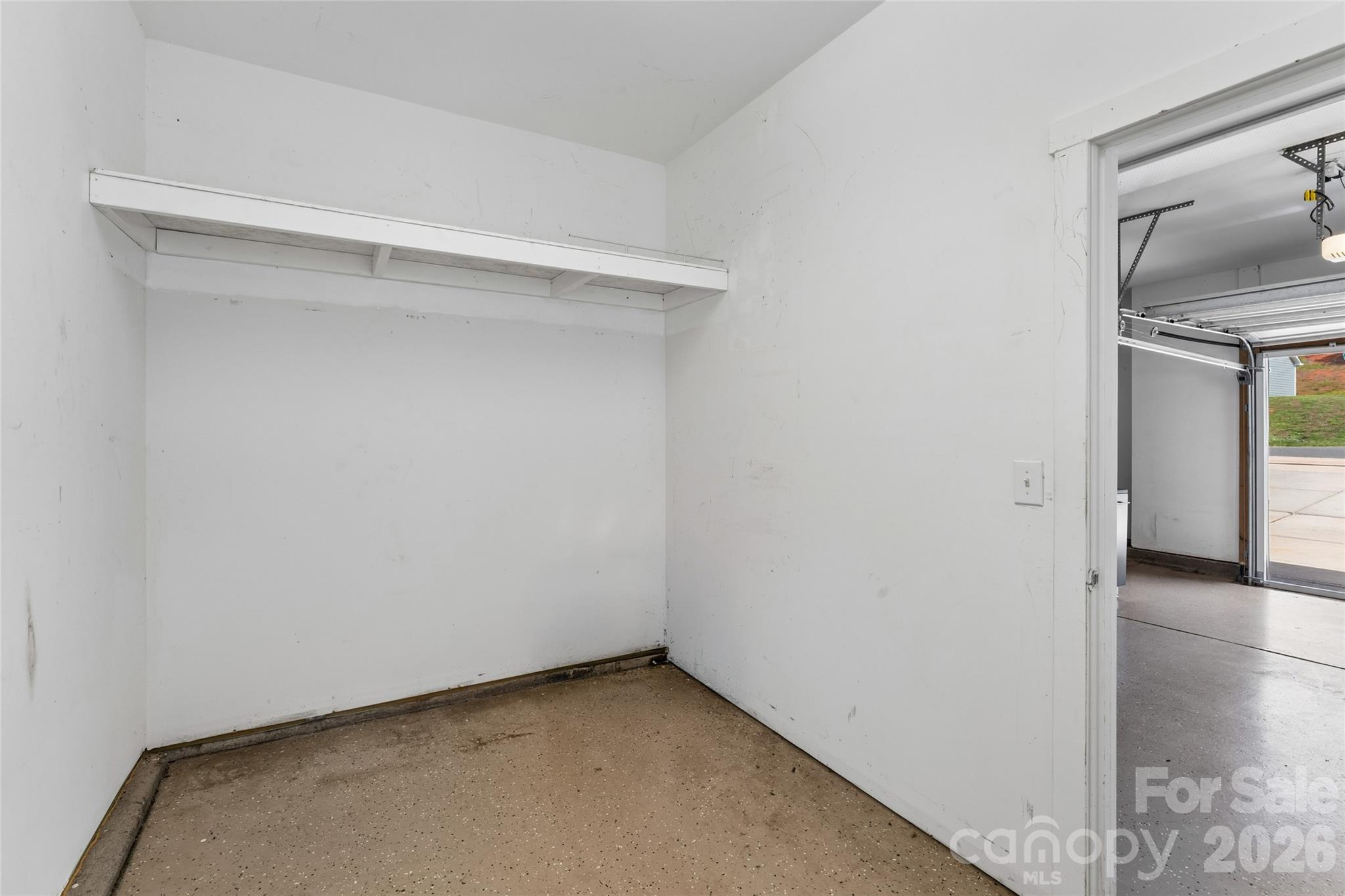10177 Lakeshore Drive — Lancaster