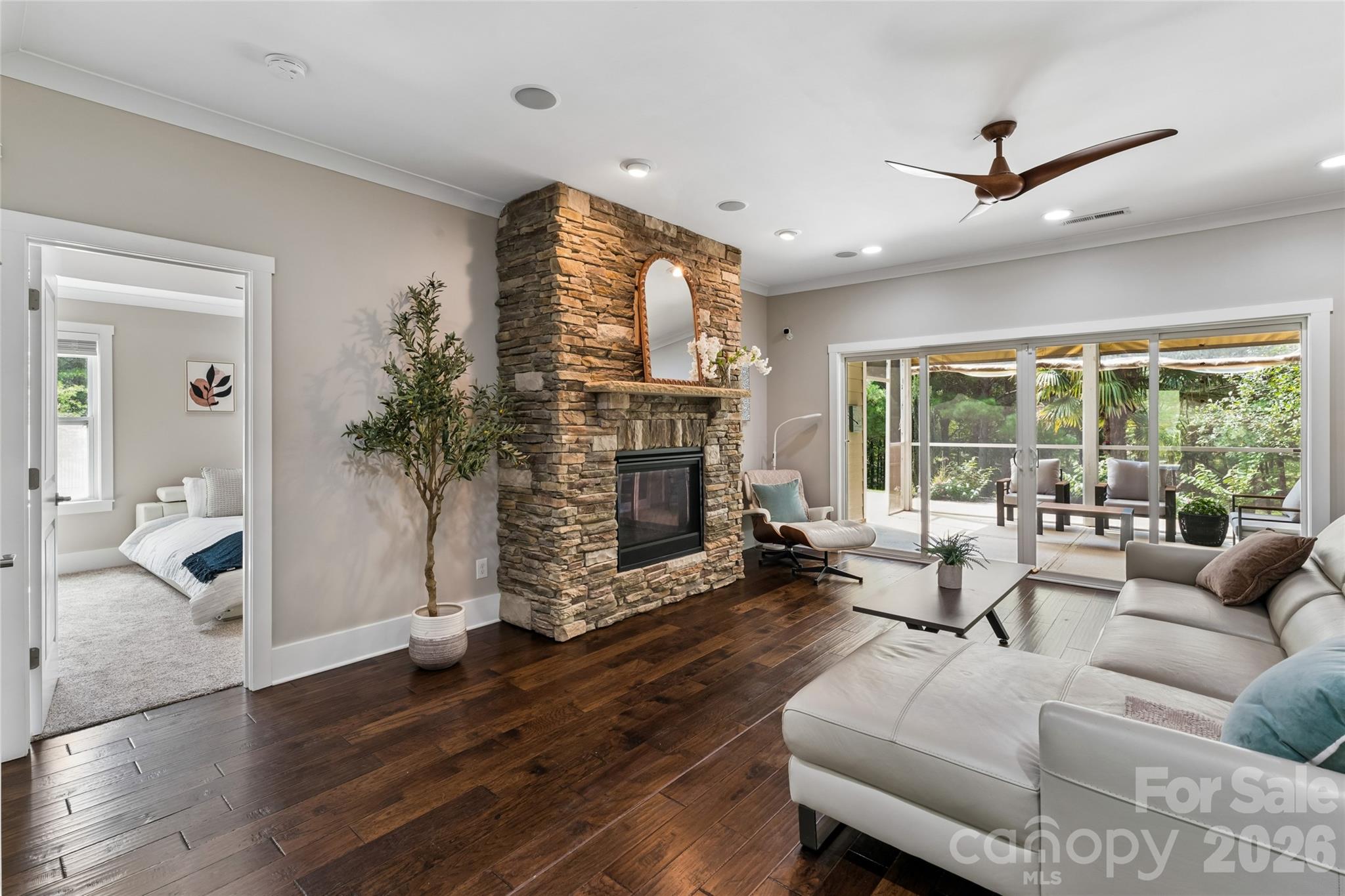10177 Lakeshore Drive — Lancaster