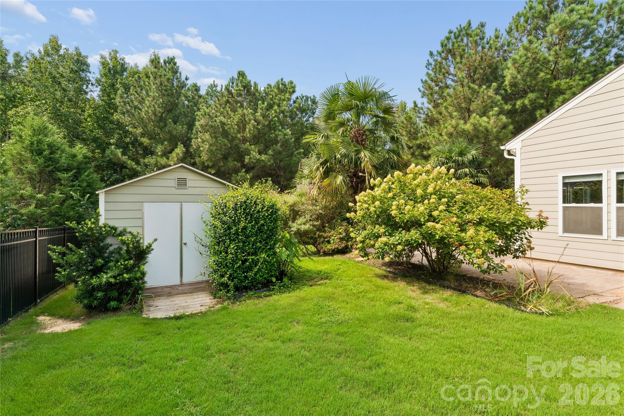 10177 Lakeshore Drive — Lancaster