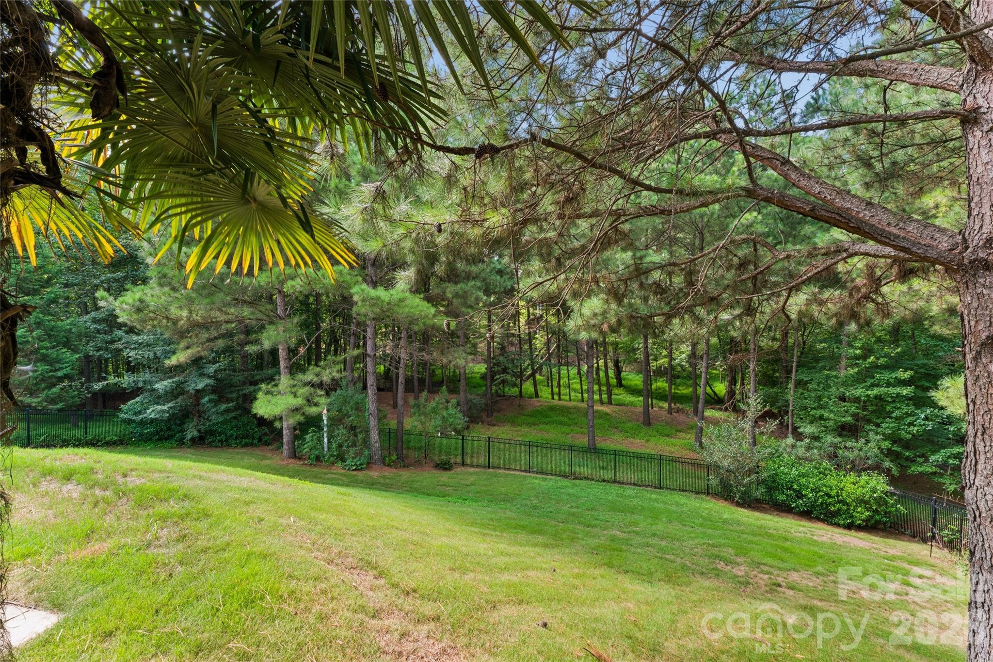 10177 Lakeshore Drive — Lancaster