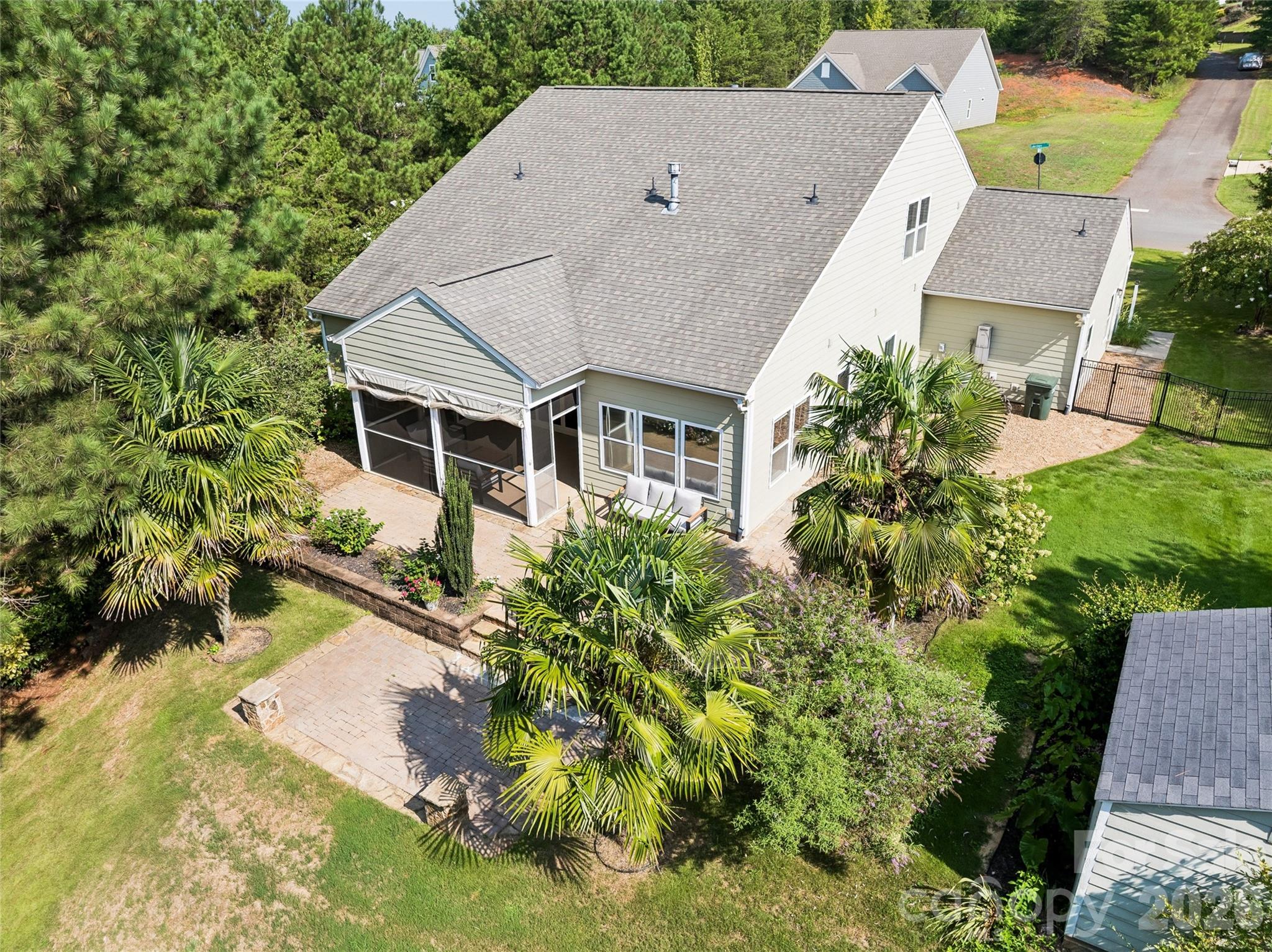 10177 Lakeshore Drive — Lancaster