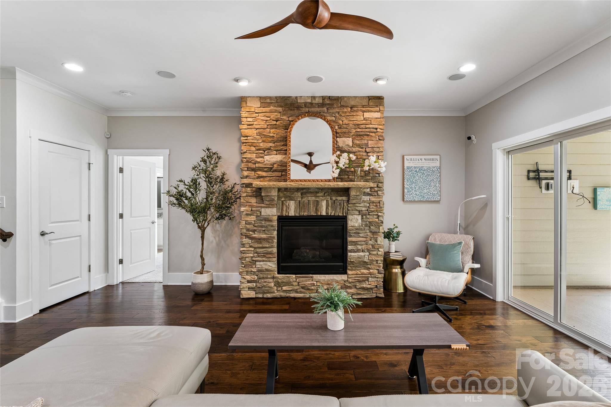 10177 Lakeshore Drive — Lancaster
