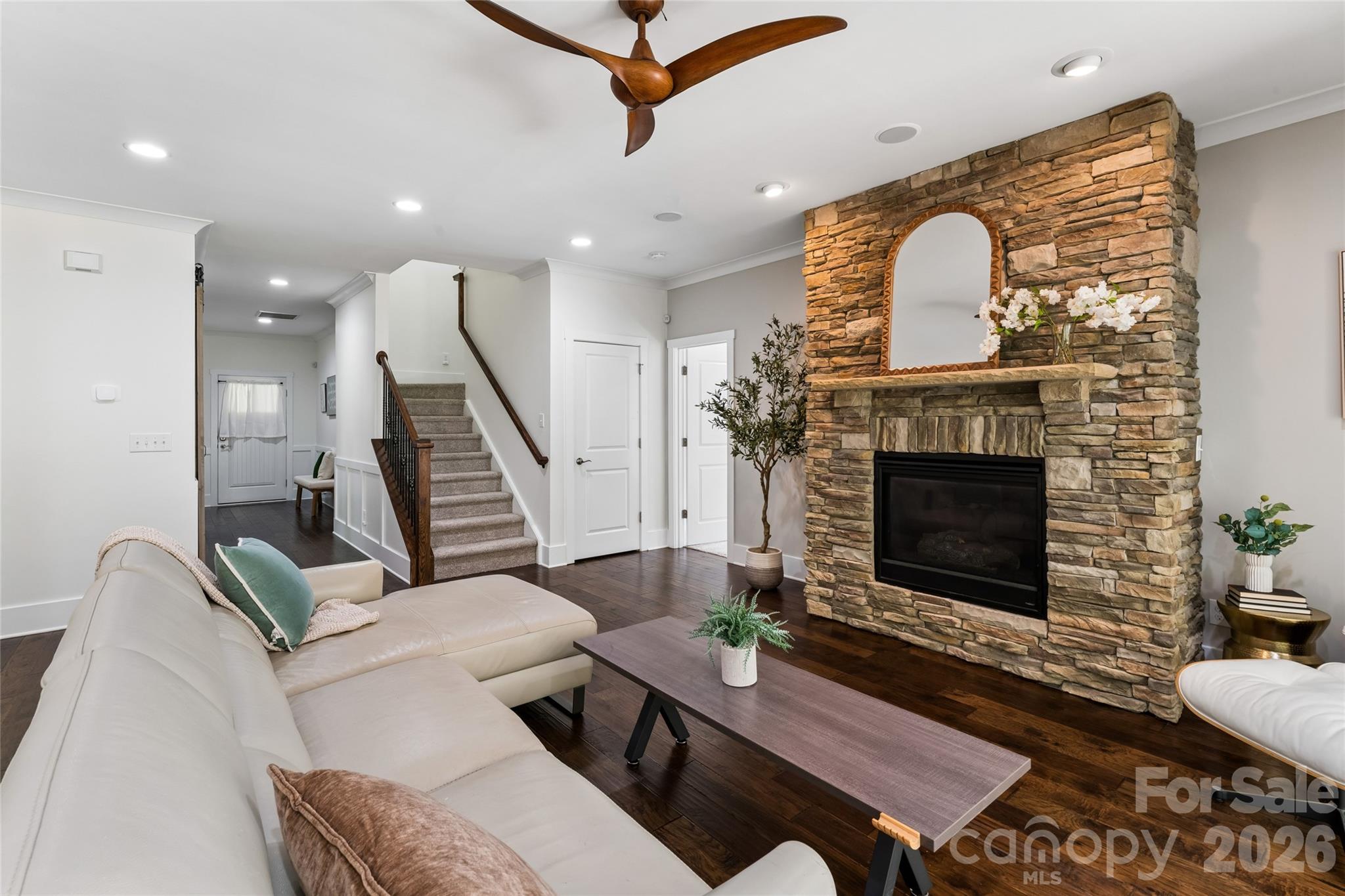 10177 Lakeshore Drive — Lancaster